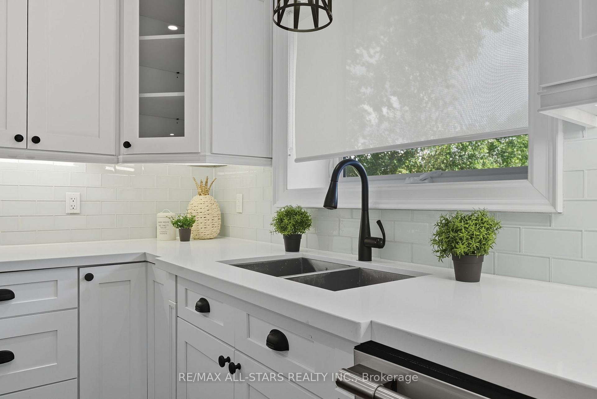 Photo 13 of 29 Patrick Drive, Aurora, Aurora Highlands — HOMEH