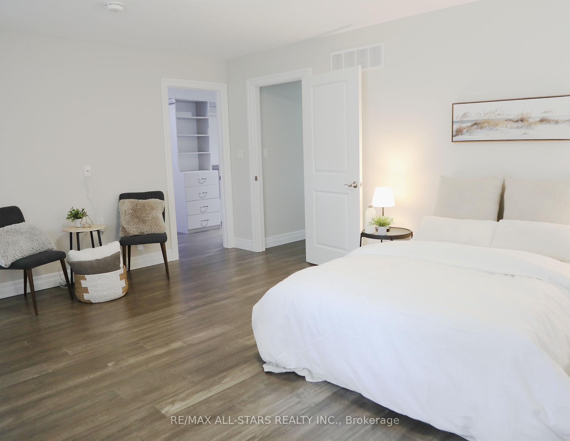 Photo 16 of 29 Patrick Drive, Aurora, Aurora Highlands — HOMEH