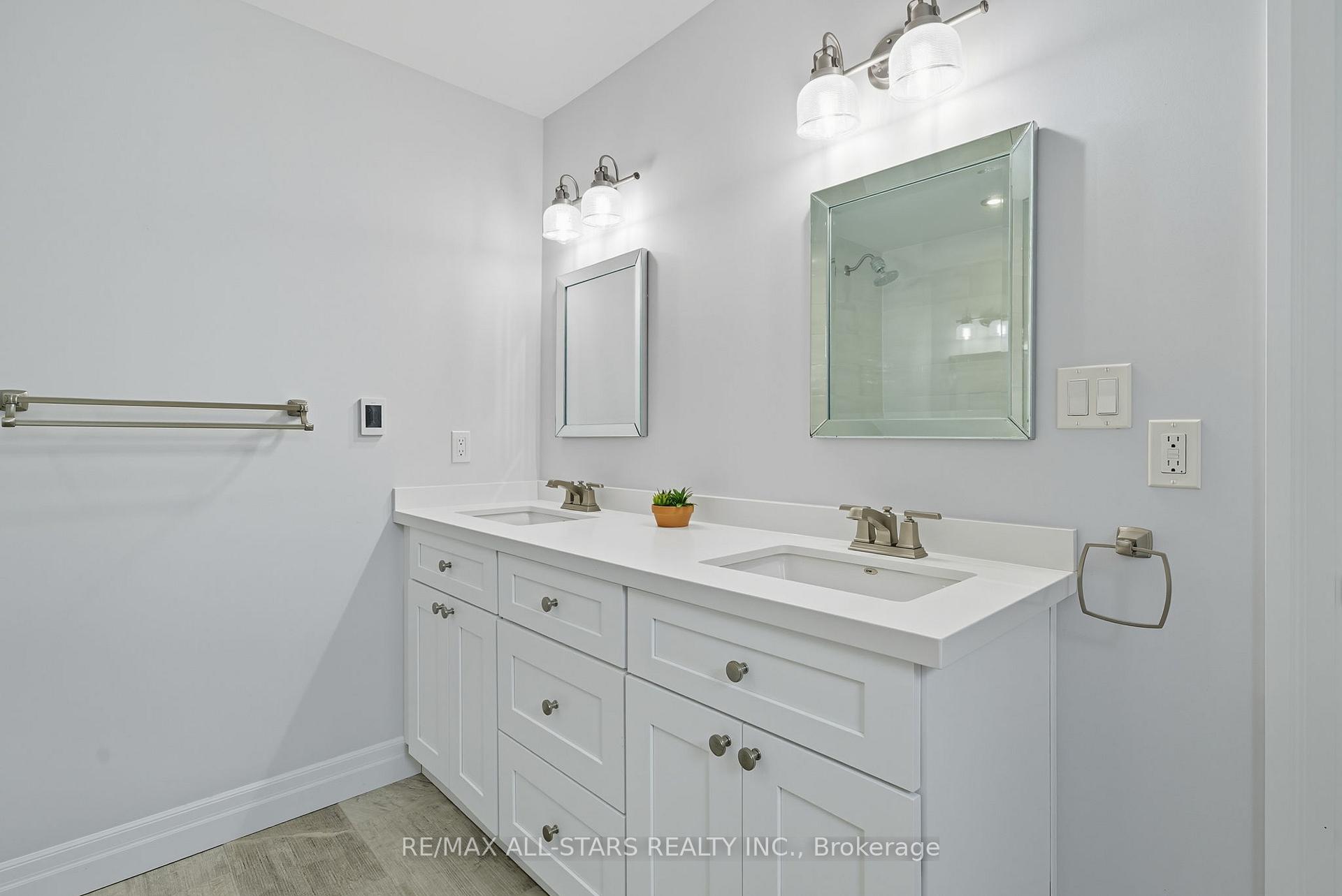 Photo 18 of 29 Patrick Drive, Aurora, Aurora Highlands — HOMEH