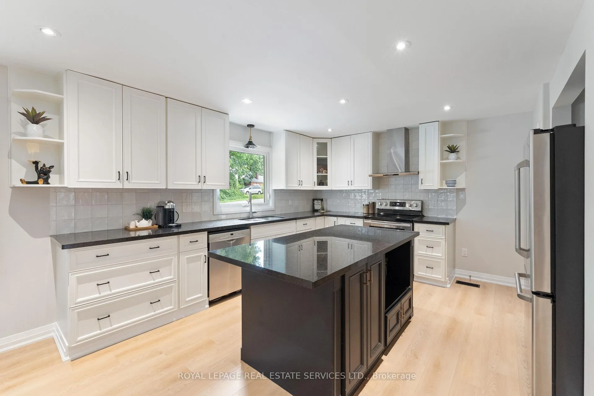 Photo 9 of 136 Mohawk Road, Hamilton, Ancaster — HOMEH