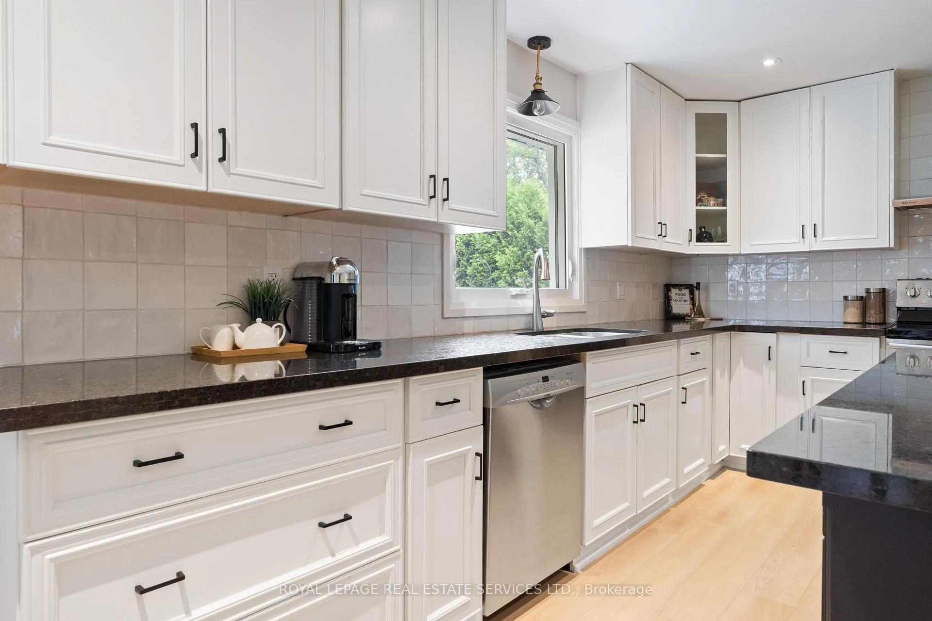 Photo 10 of 136 Mohawk Road, Hamilton, Ancaster — HOMEH