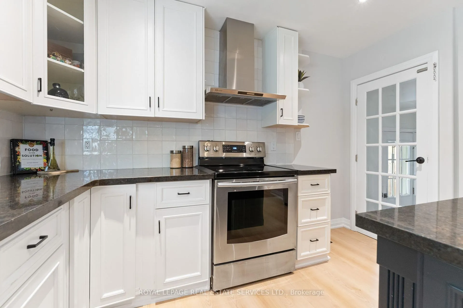 Photo 11 of 136 Mohawk Road, Hamilton, Ancaster — HOMEH