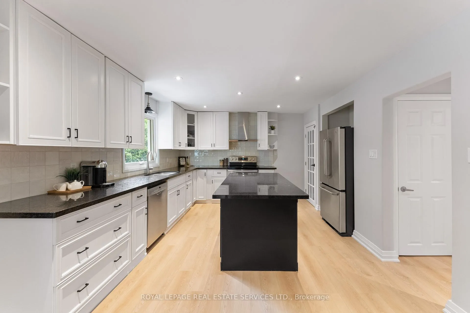 Photo 12 of 136 Mohawk Road, Hamilton, Ancaster — HOMEH