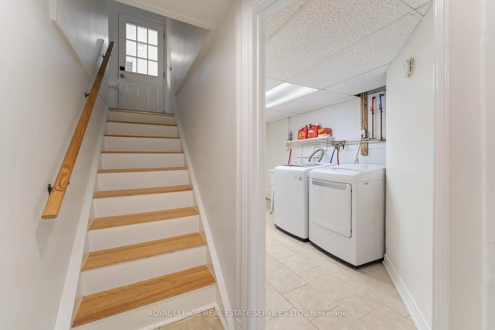Photo 14 of 136 Mohawk Road, Hamilton, Ancaster — HOMEH