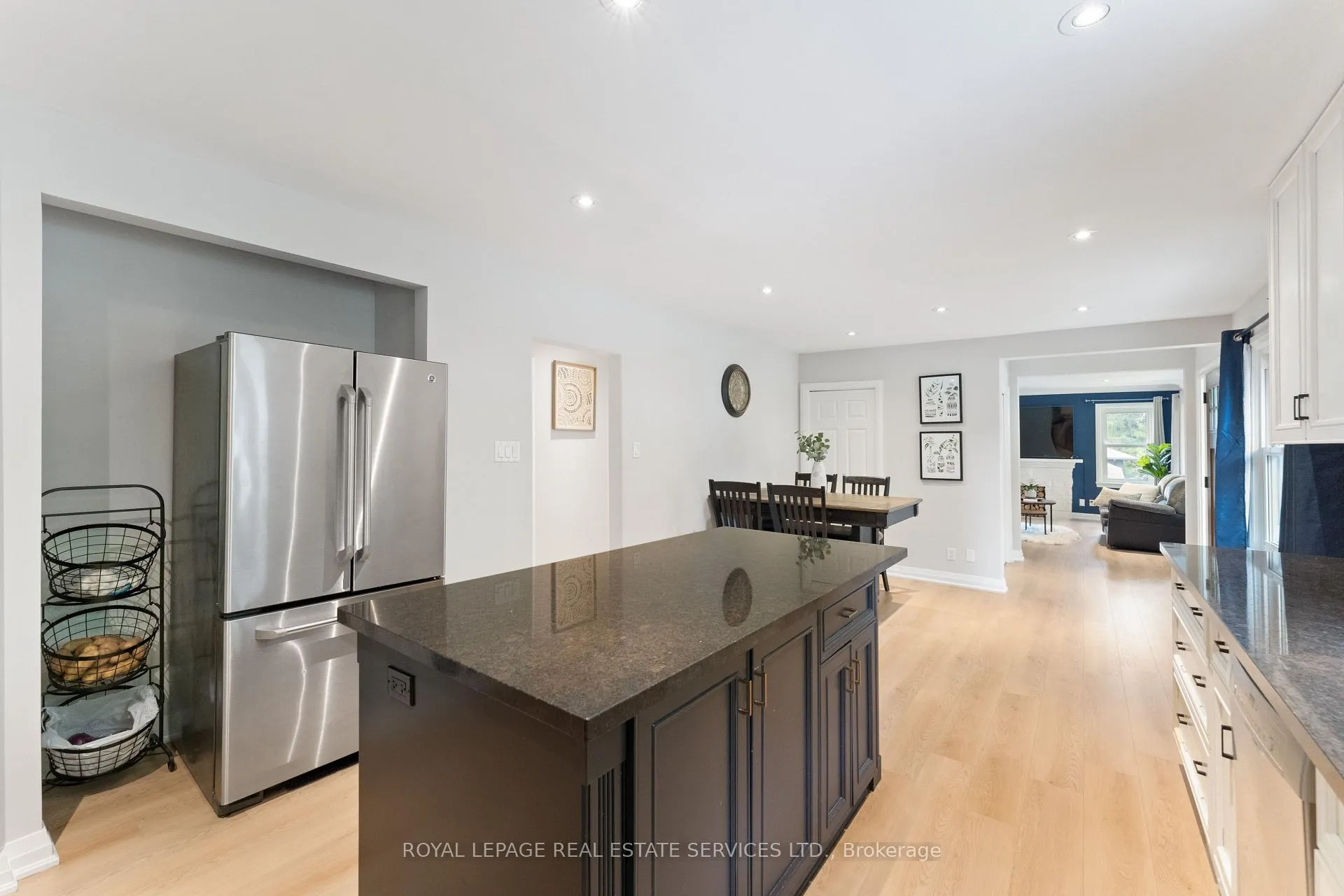 Photo 16 of 136 Mohawk Road, Hamilton, Ancaster — HOMEH
