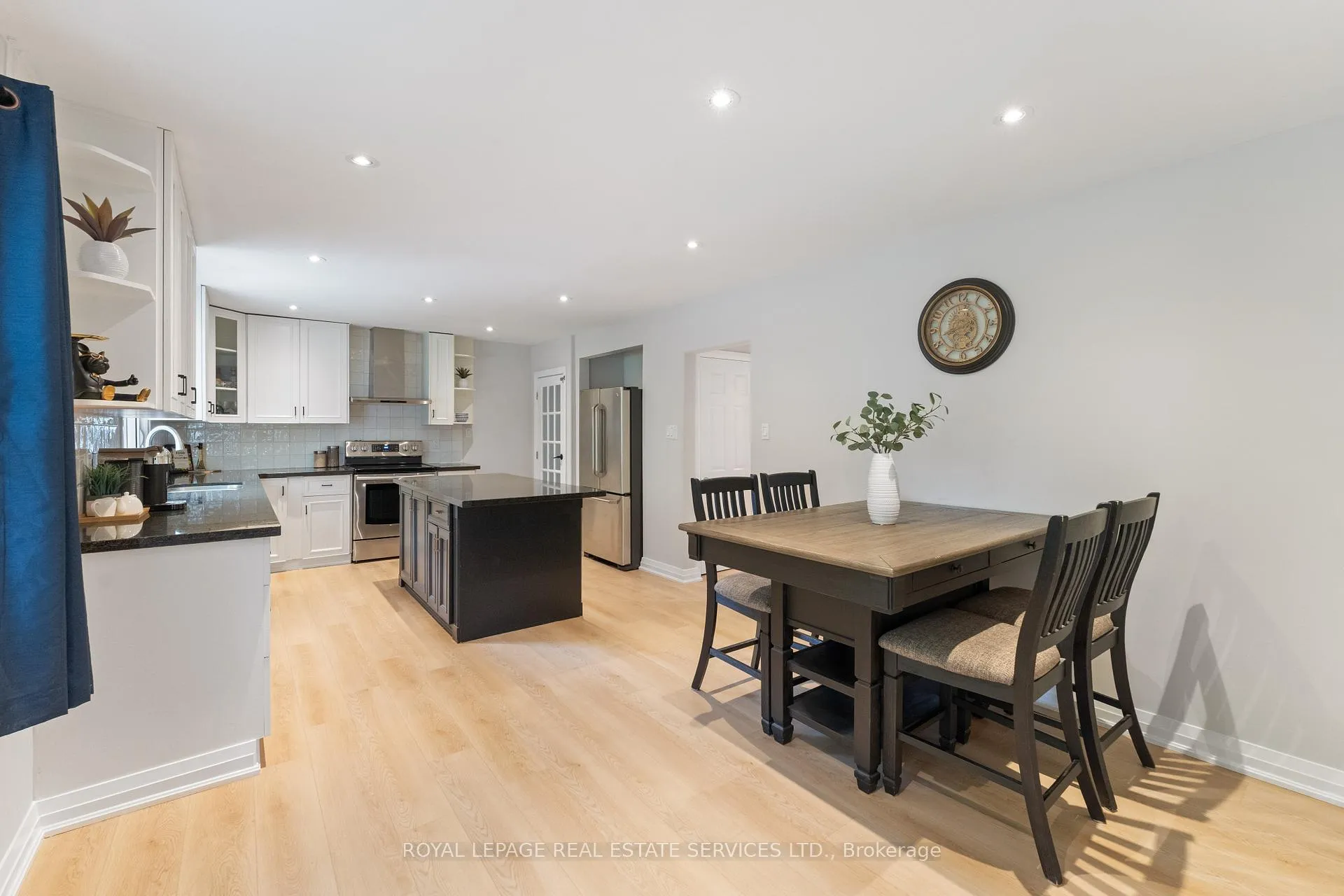 Photo 17 of 136 Mohawk Road, Hamilton, Ancaster — HOMEH