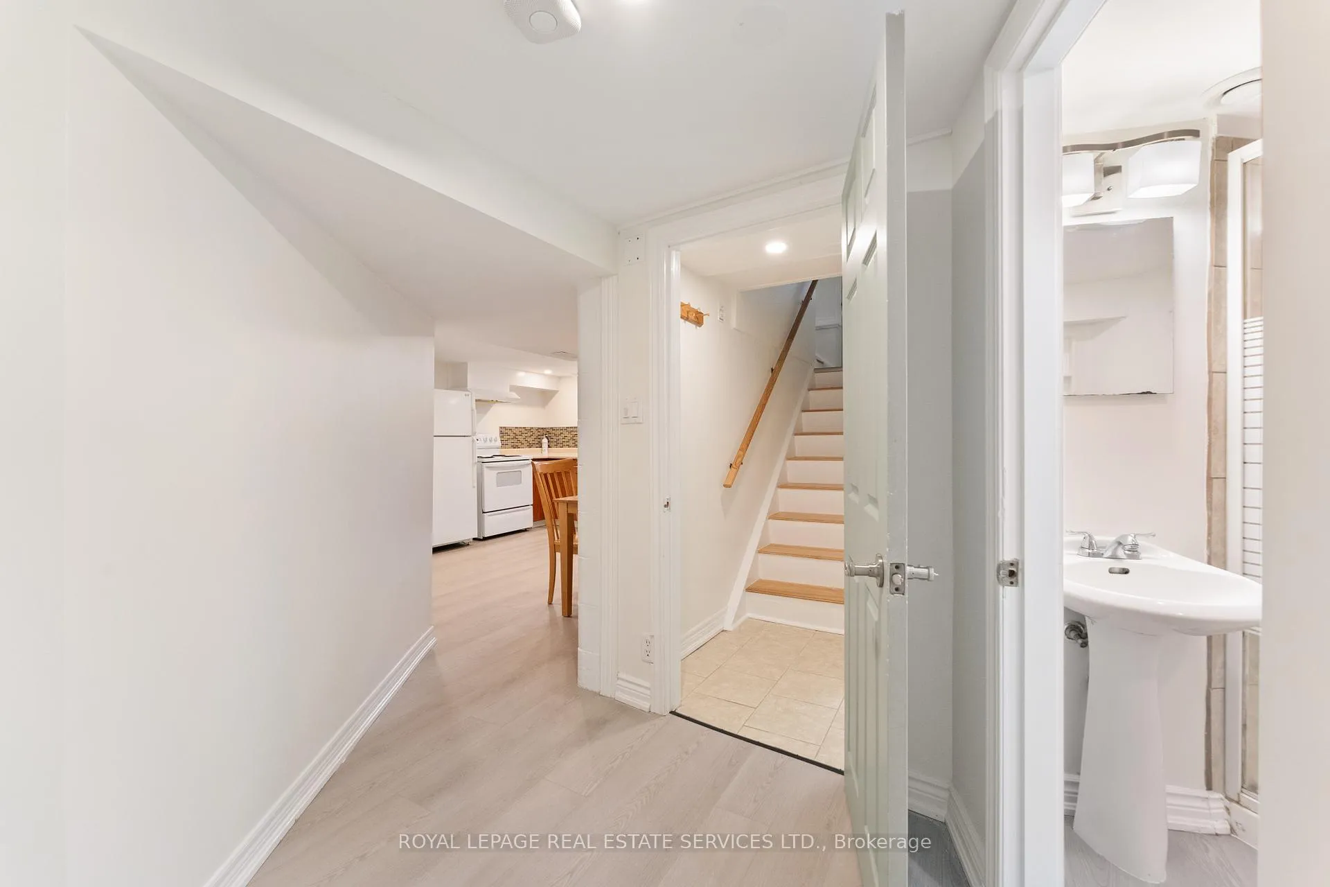Photo 30 of 136 Mohawk Road, Hamilton, Ancaster — HOMEH
