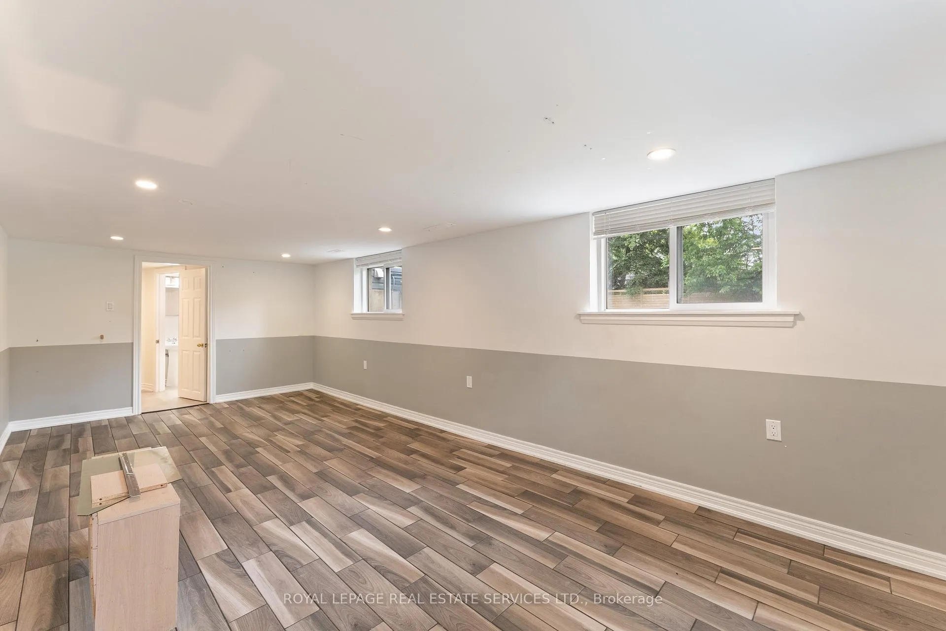 Photo 32 of 136 Mohawk Road, Hamilton, Ancaster — HOMEH