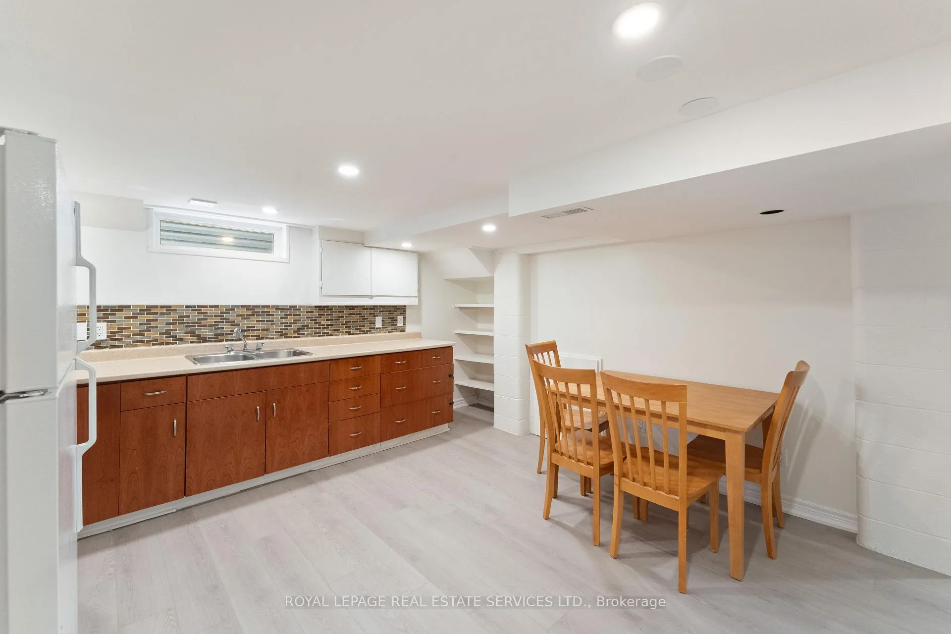 Photo 33 of 136 Mohawk Road, Hamilton, Ancaster — HOMEH
