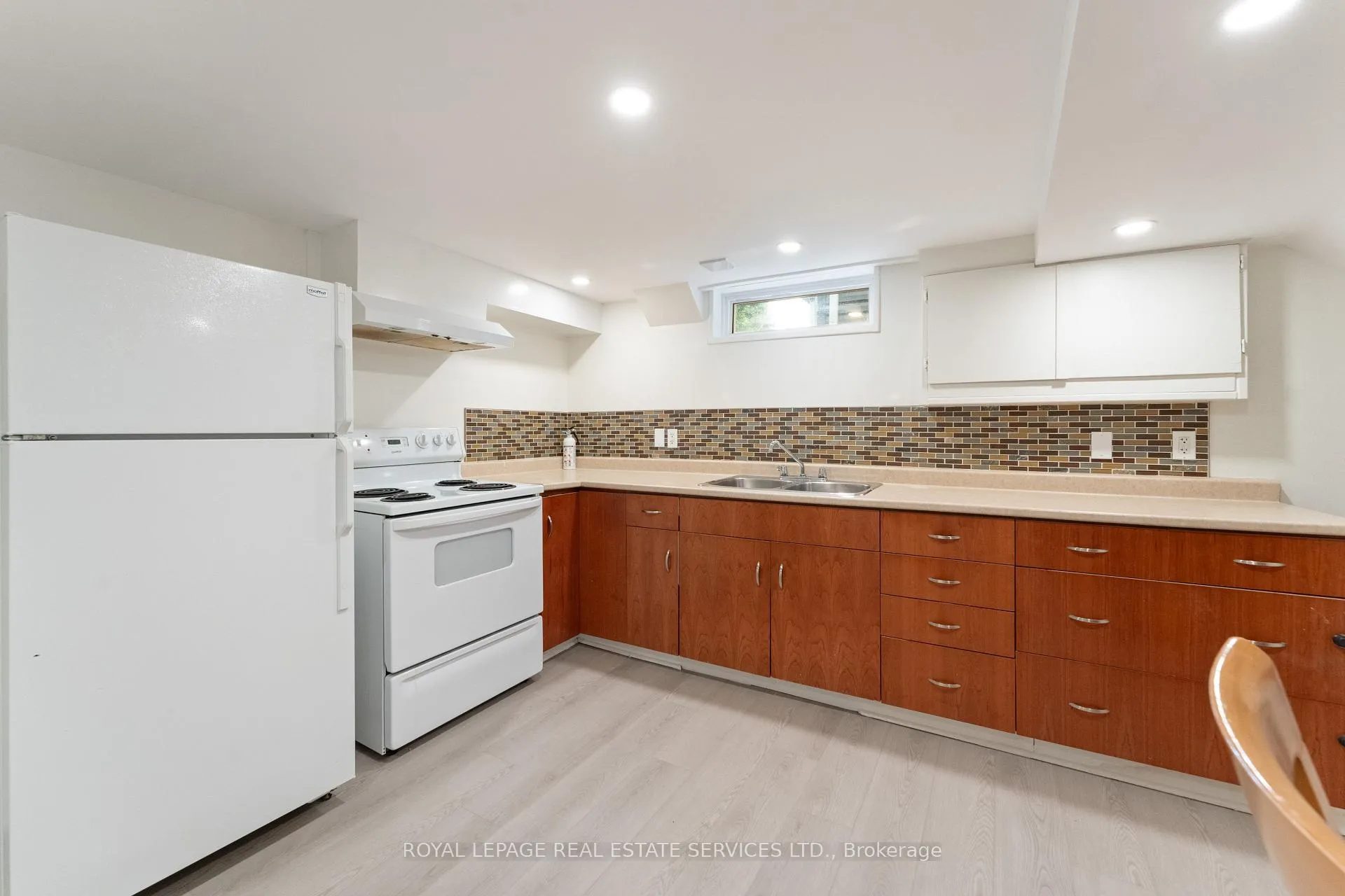 Photo 34 of 136 Mohawk Road, Hamilton, Ancaster — HOMEH