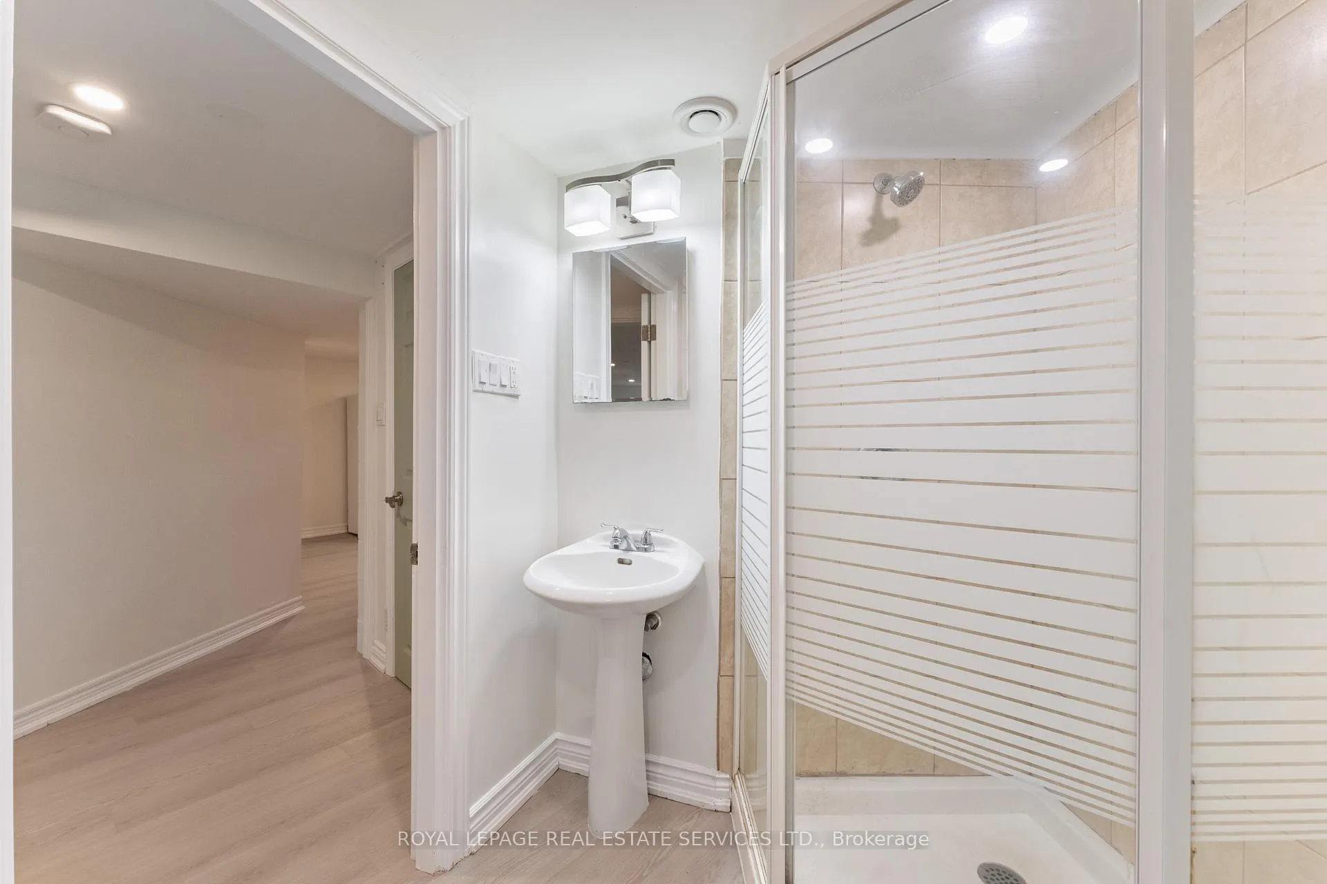 Photo 35 of 136 Mohawk Road, Hamilton, Ancaster — HOMEH