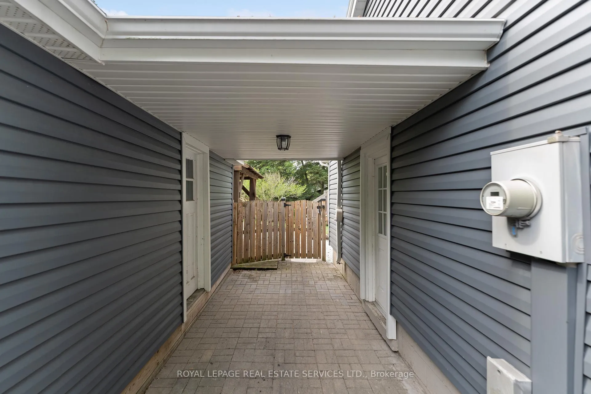 Photo 36 of 136 Mohawk Road, Hamilton, Ancaster — HOMEH
