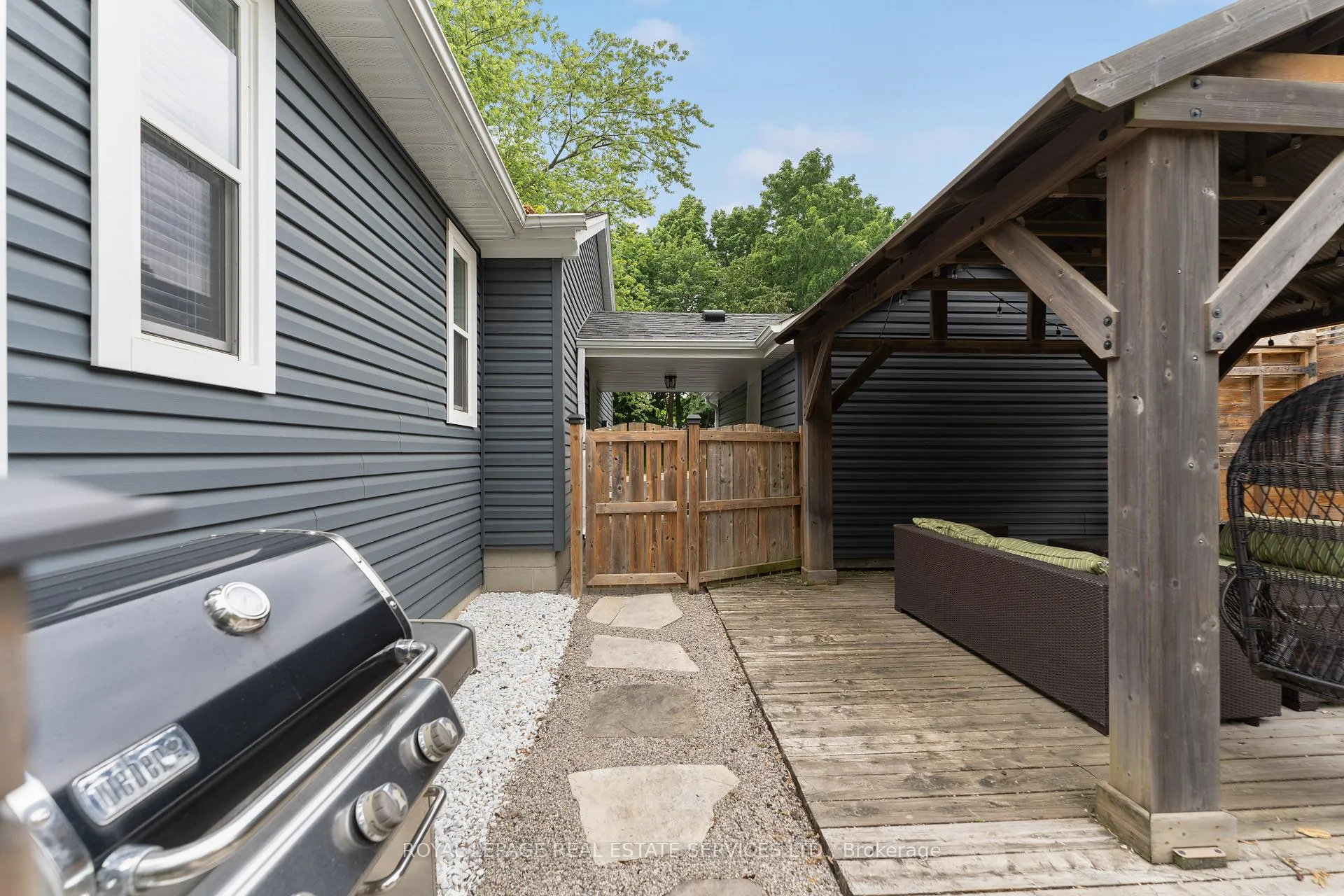 Photo 37 of 136 Mohawk Road, Hamilton, Ancaster — HOMEH