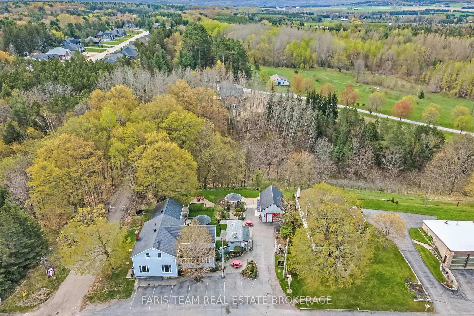 Photo 2 of 4047 Horseshoe Valley Road W, Springwater, Anten Mills — HOMEH