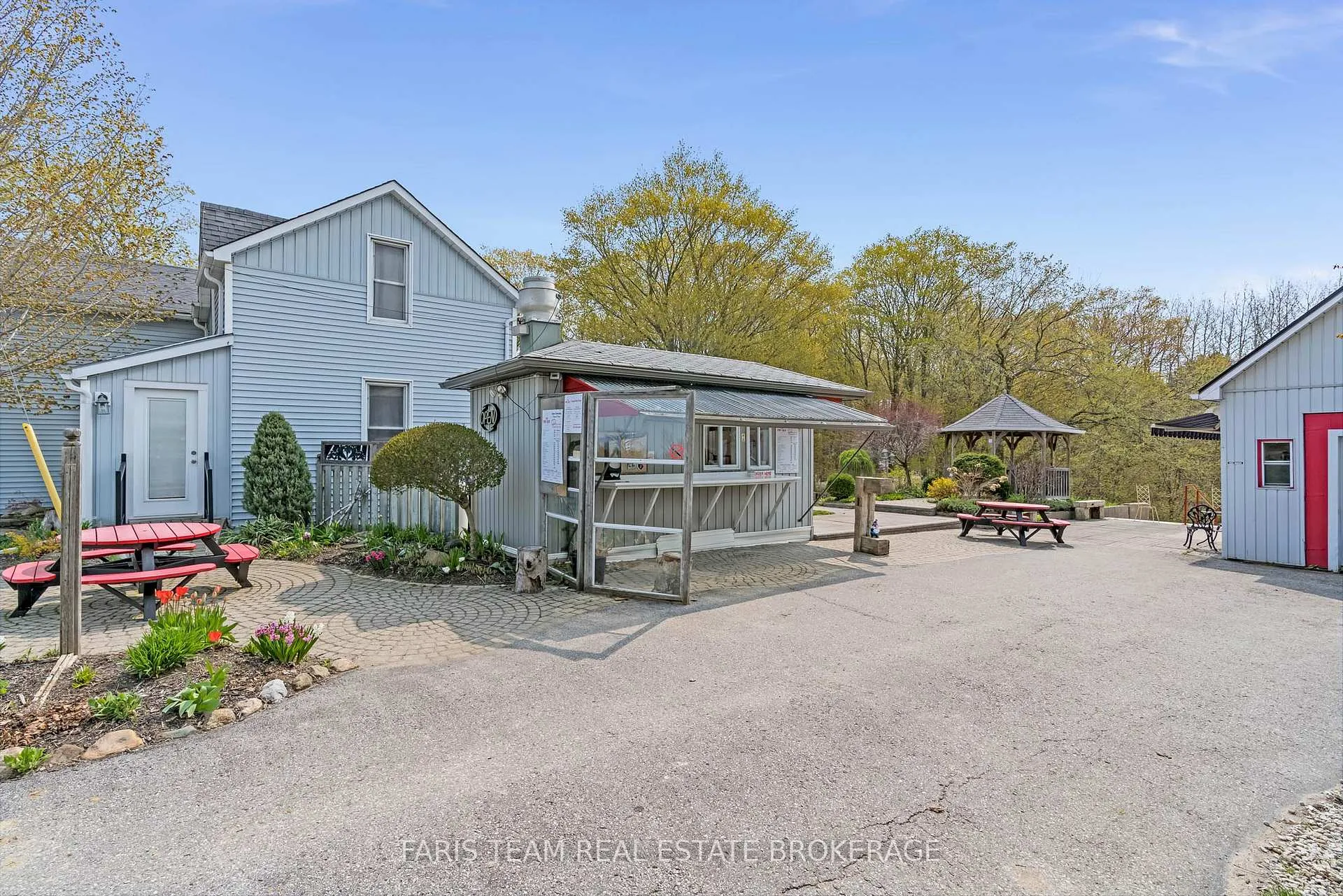 Photo 3 of 4047 Horseshoe Valley Road W, Springwater, Anten Mills — HOMEH