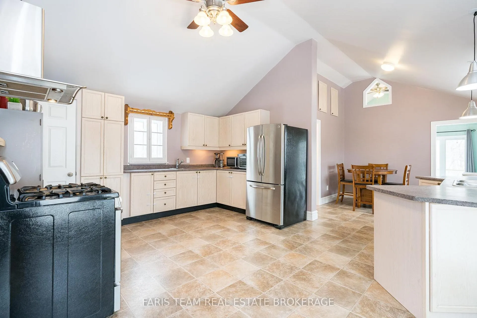 Photo 5 of 4047 Horseshoe Valley Road W, Springwater, Anten Mills — HOMEH