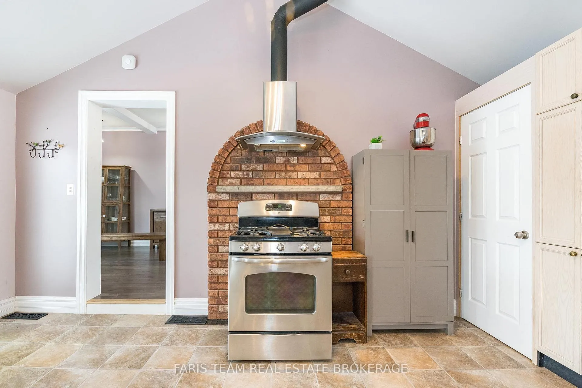 Photo 7 of 4047 Horseshoe Valley Road W, Springwater, Anten Mills — HOMEH