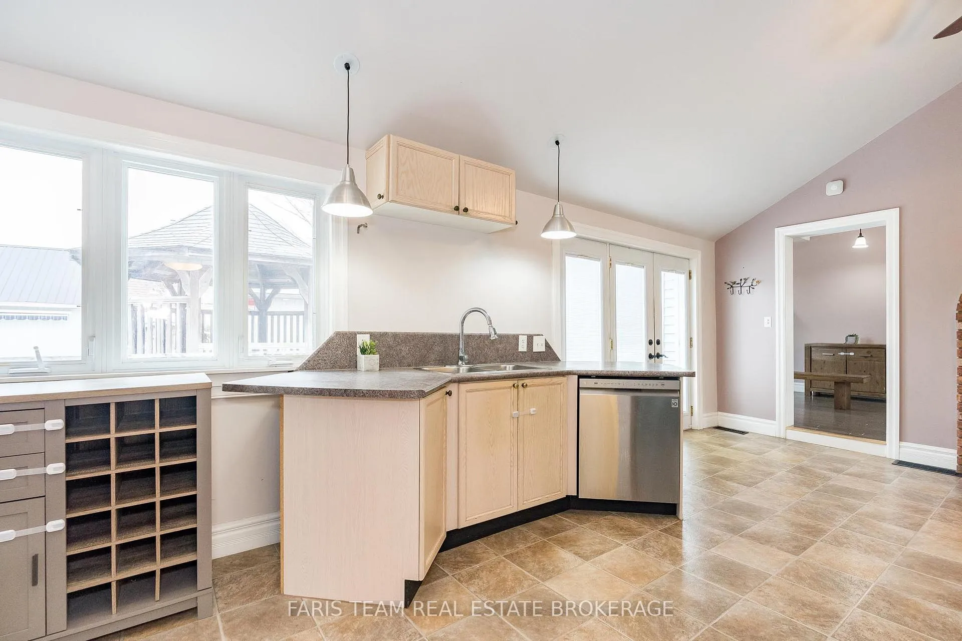 Photo 8 of 4047 Horseshoe Valley Road W, Springwater, Anten Mills — HOMEH
