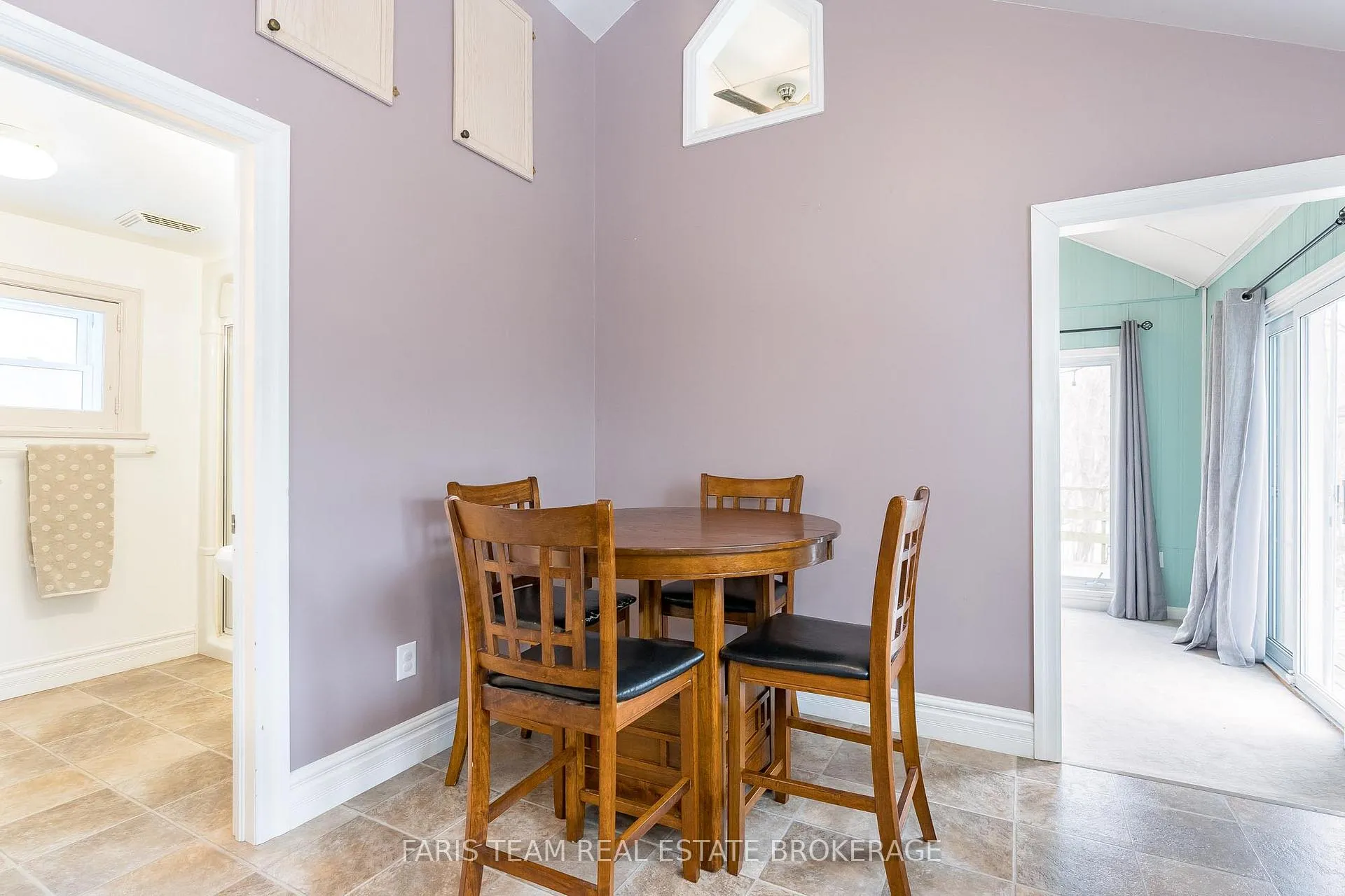 Photo 10 of 4047 Horseshoe Valley Road W, Springwater, Anten Mills — HOMEH