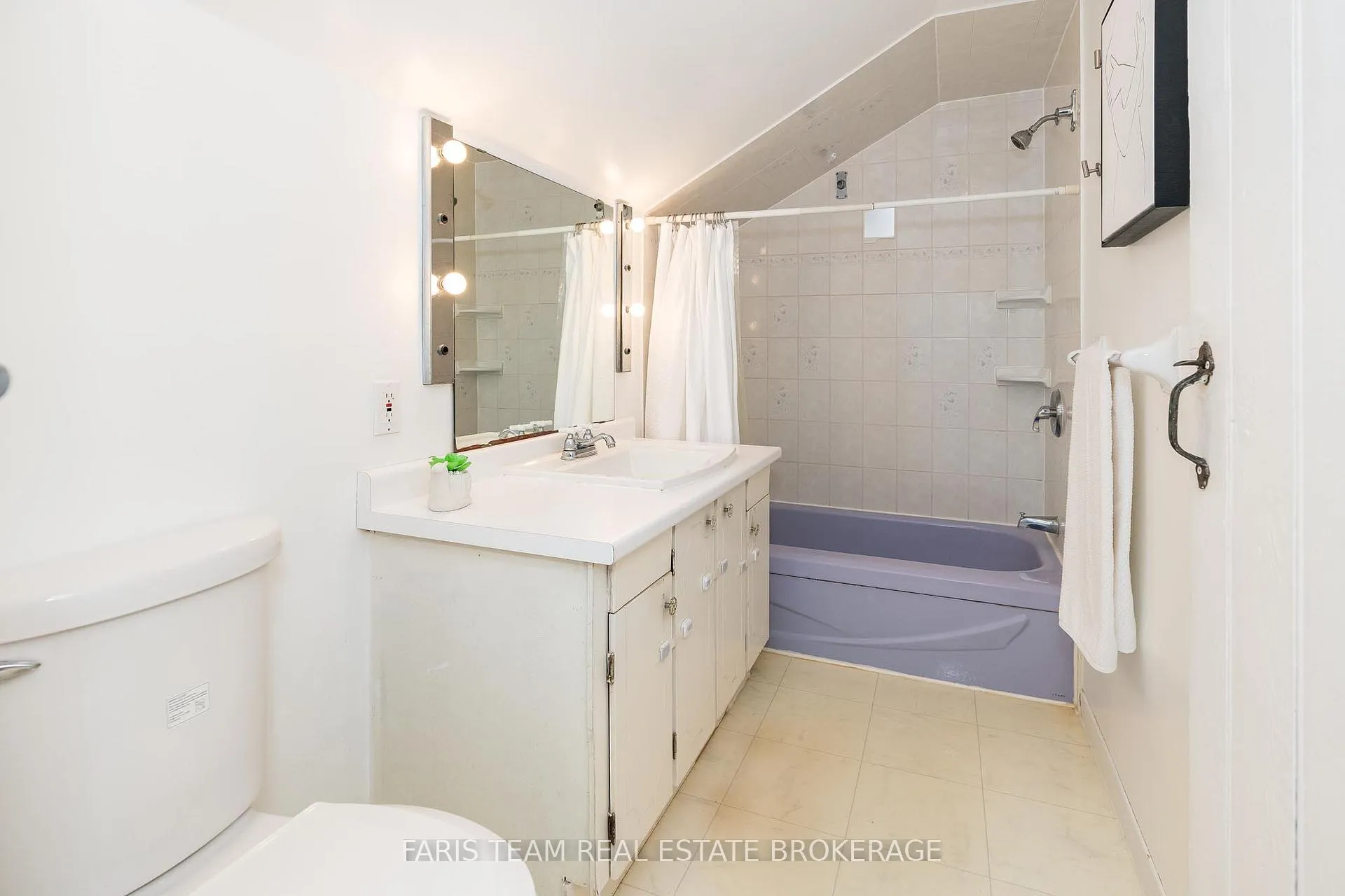 Photo 24 of 4047 Horseshoe Valley Road W, Springwater, Anten Mills — HOMEH