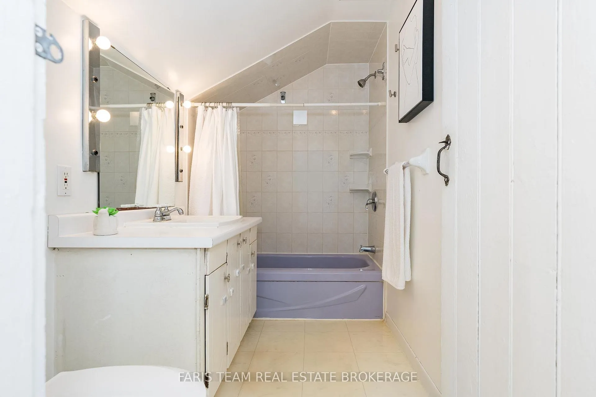 Photo 25 of 4047 Horseshoe Valley Road W, Springwater, Anten Mills — HOMEH