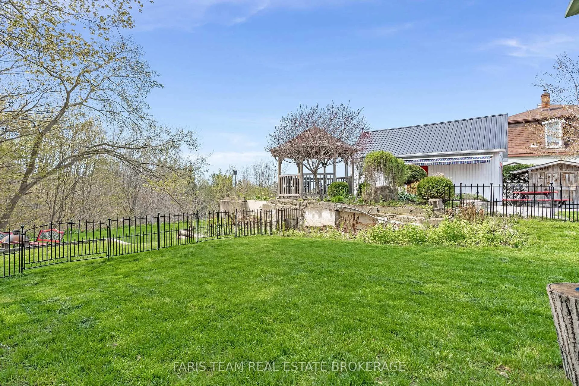 Photo 34 of 4047 Horseshoe Valley Road W, Springwater, Anten Mills — HOMEH