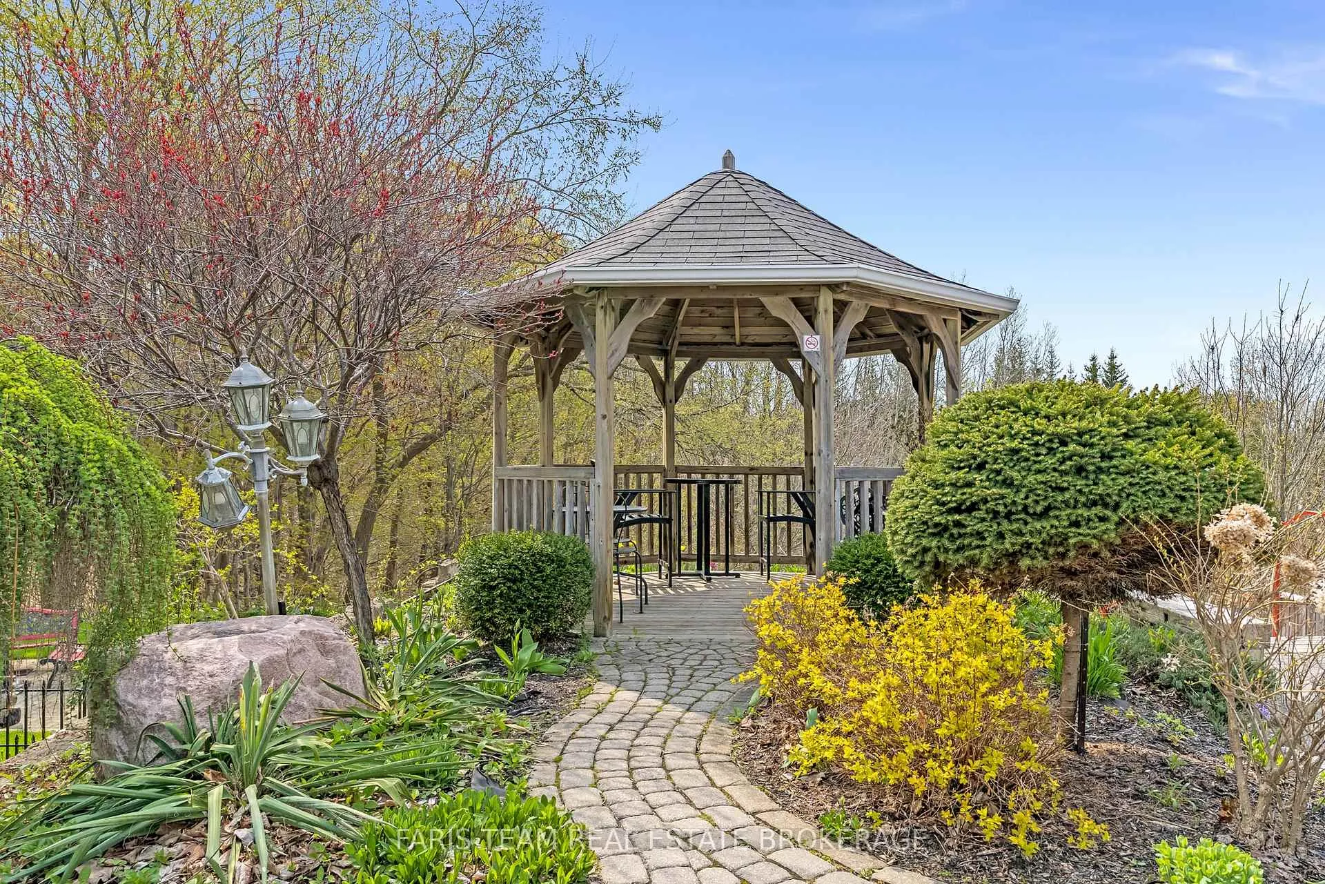 Photo 37 of 4047 Horseshoe Valley Road W, Springwater, Anten Mills — HOMEH