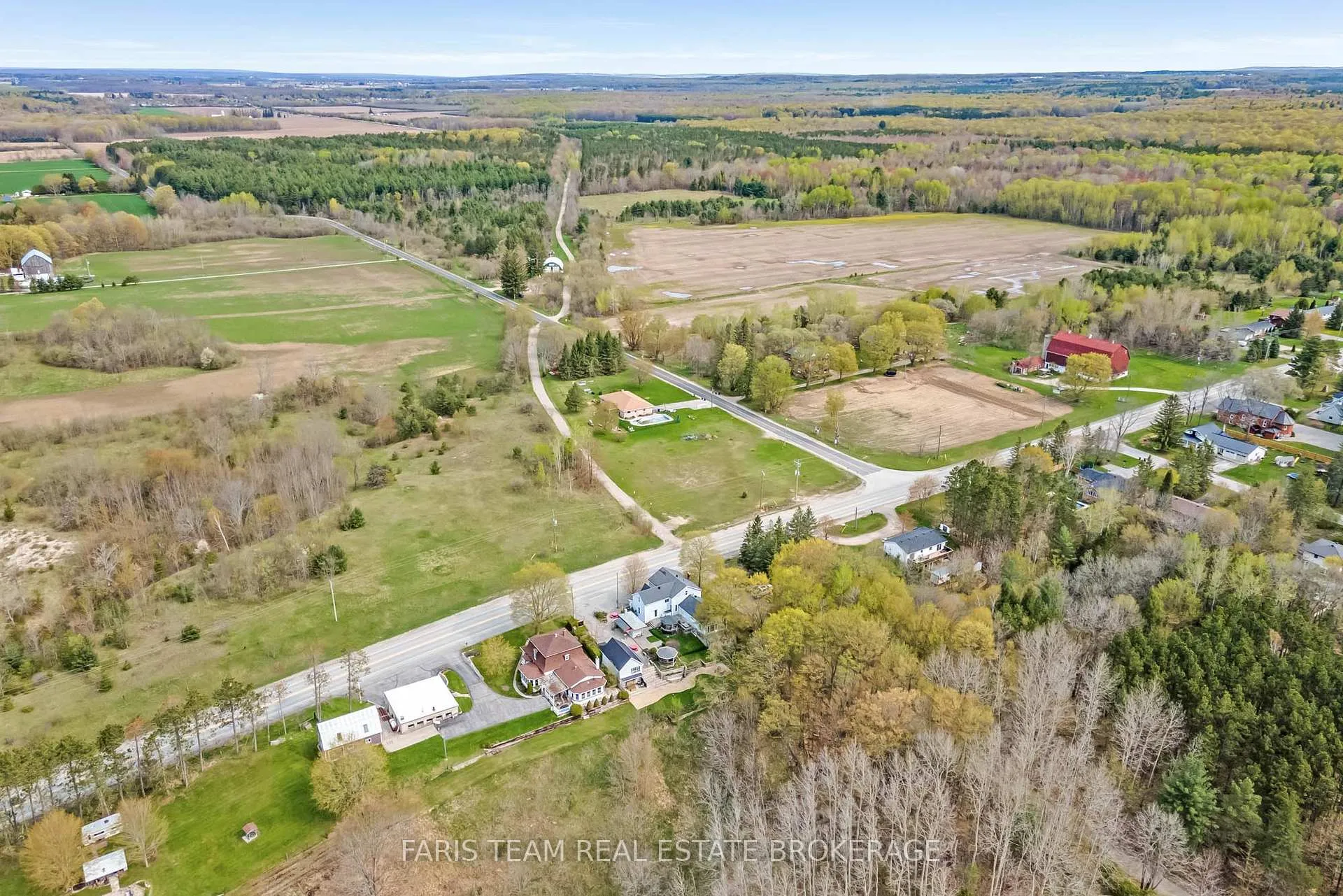 Photo 44 of 4047 Horseshoe Valley Road W, Springwater, Anten Mills — HOMEH