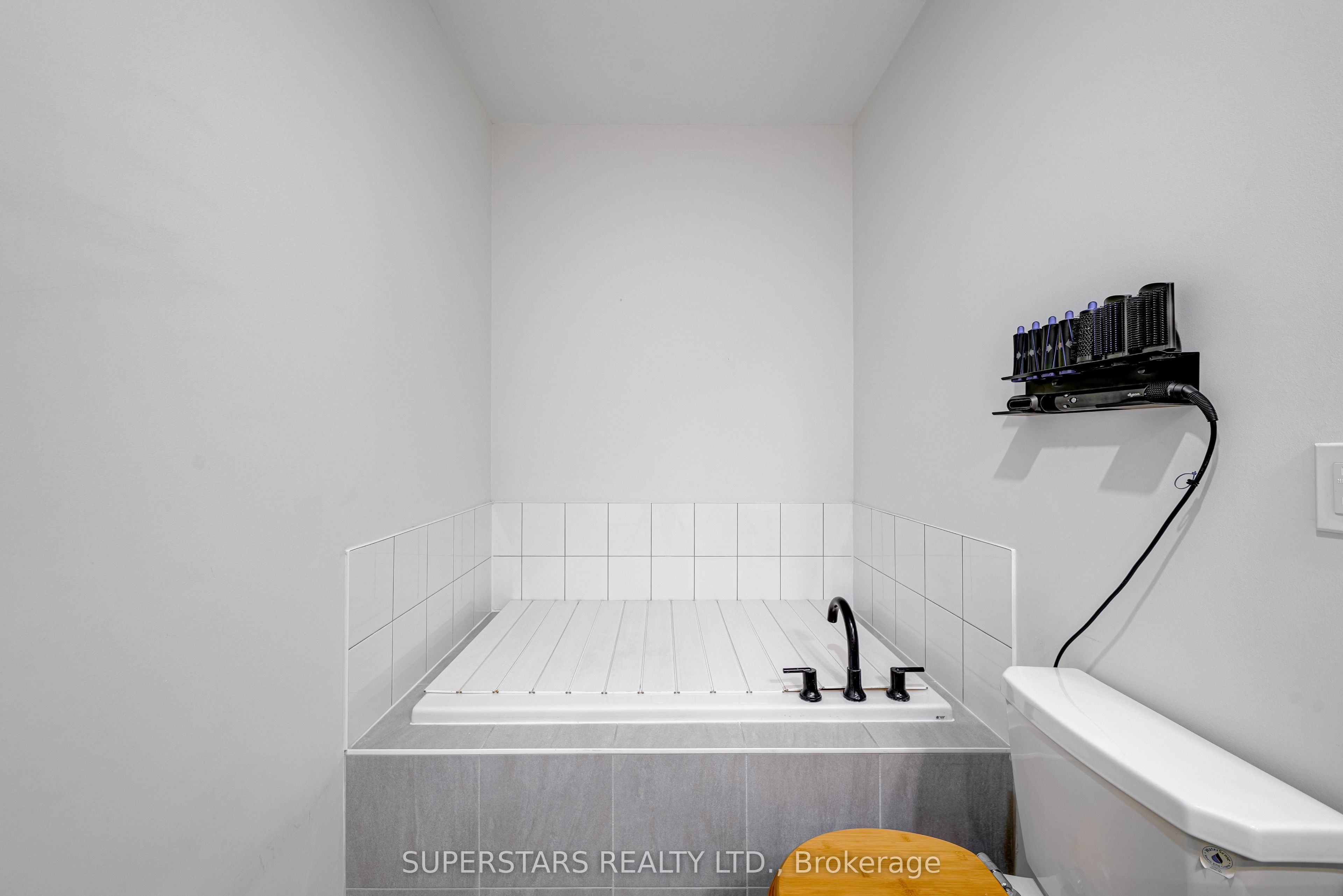 Photo 54 of 58 Armillo Place, Markham, Wismer — HOMEH