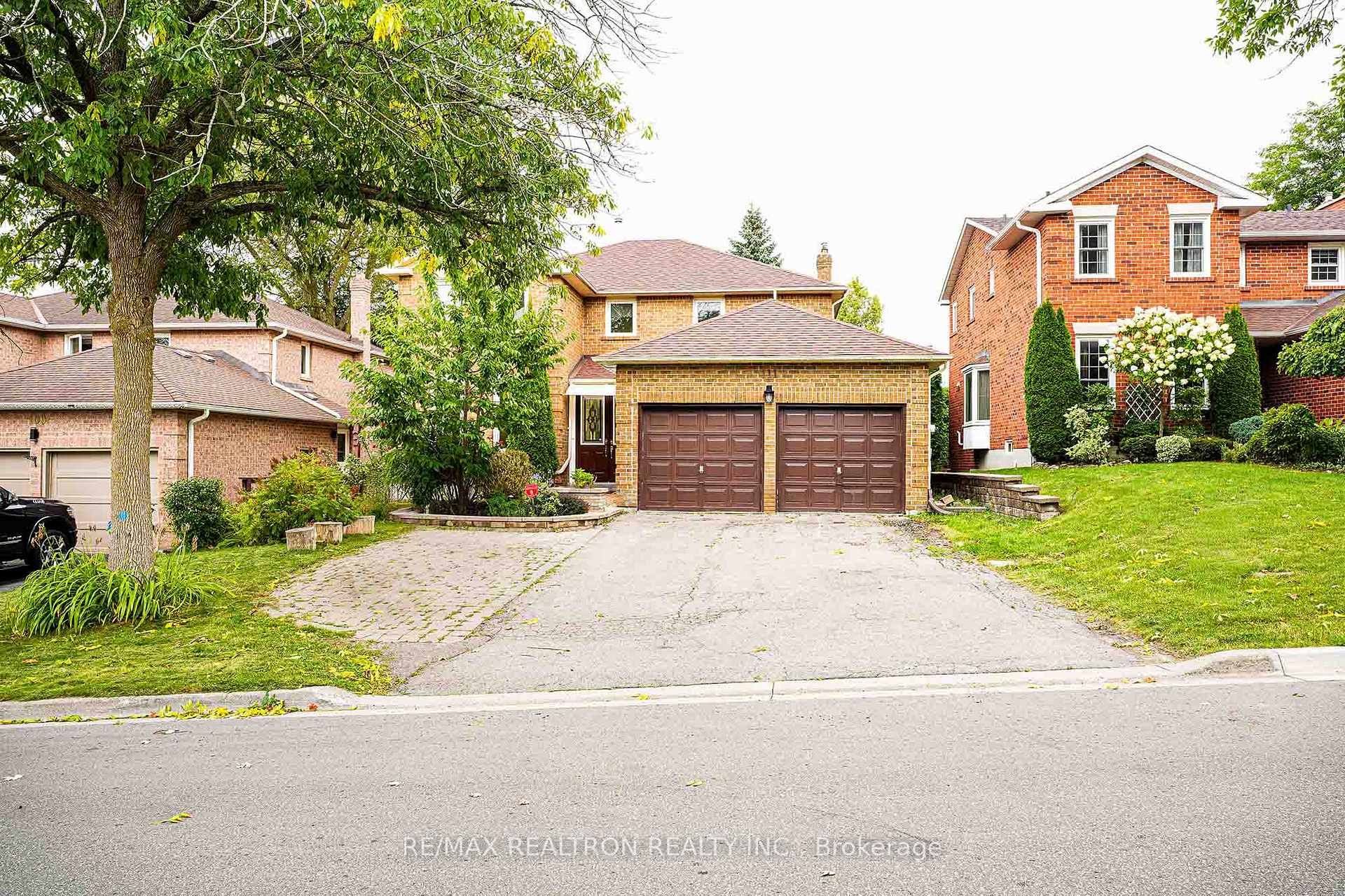 Photo 5 of 111 Devins Drive, Aurora, Aurora Heights — HOMEH