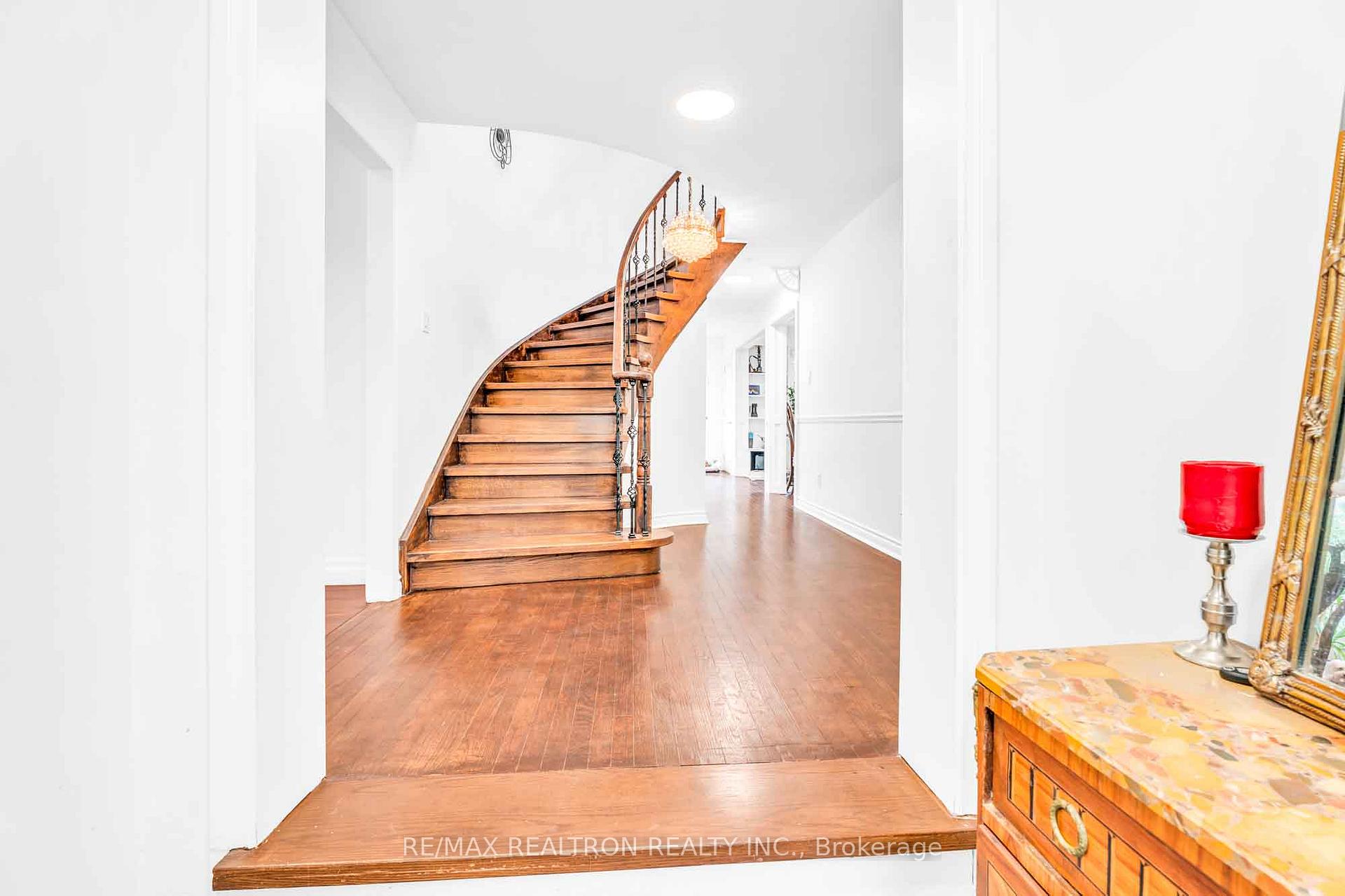 Photo 3 of 111 Devins Drive, Aurora, Aurora Heights — HOMEH
