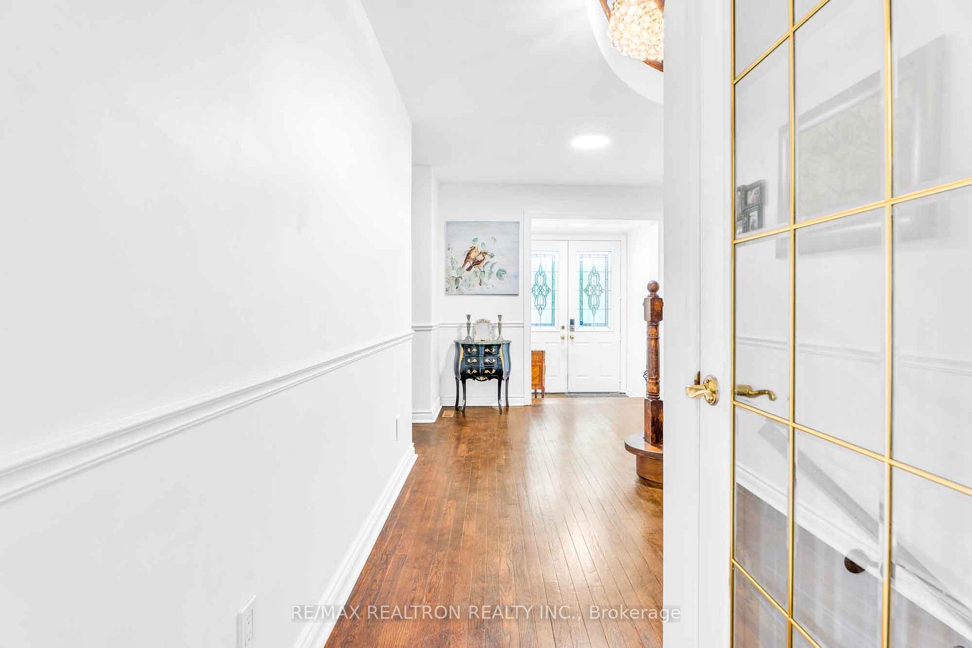 Photo 16 of 111 Devins Drive, Aurora, Aurora Heights — HOMEH
