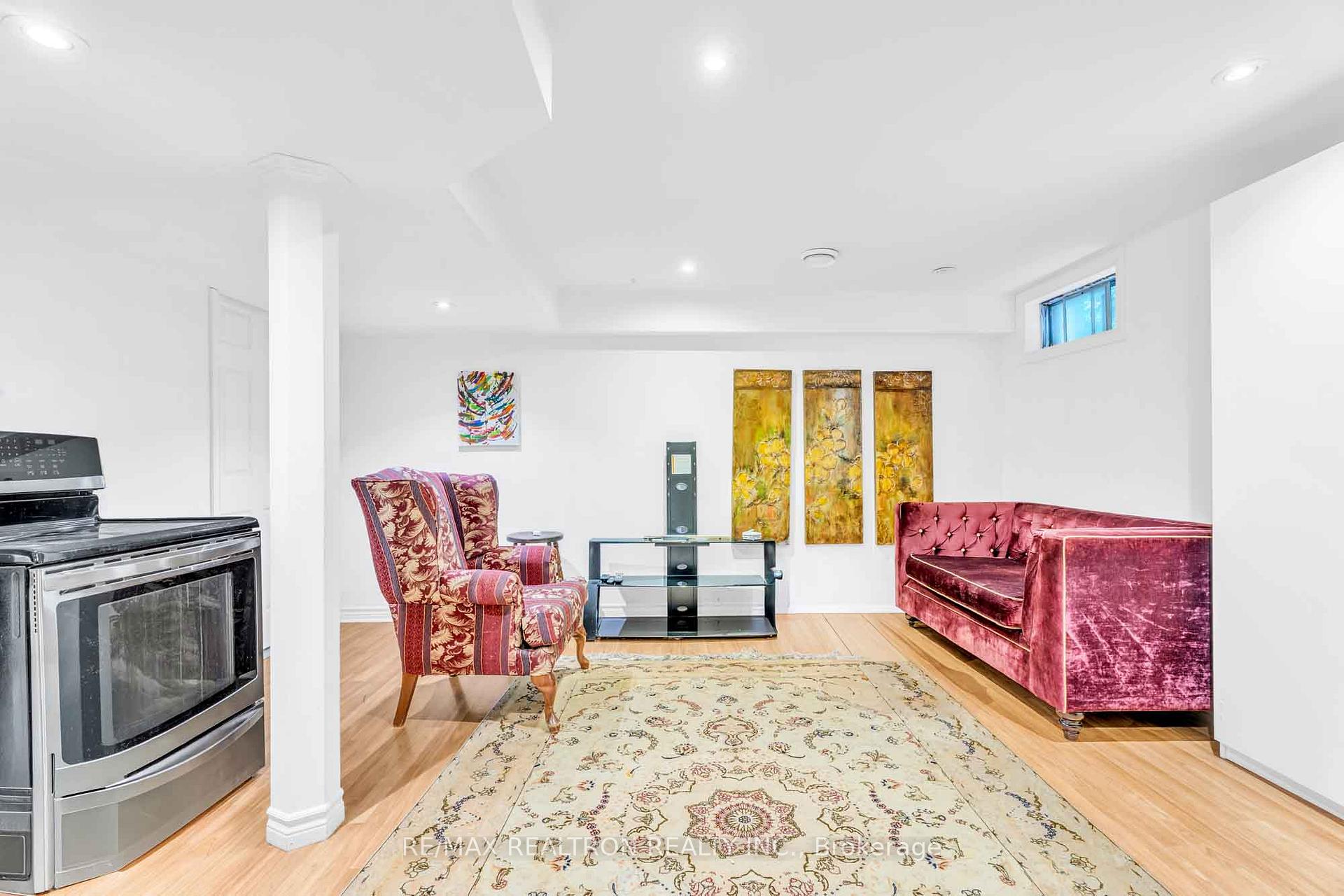 Photo 20 of 111 Devins Drive, Aurora, Aurora Heights — HOMEH