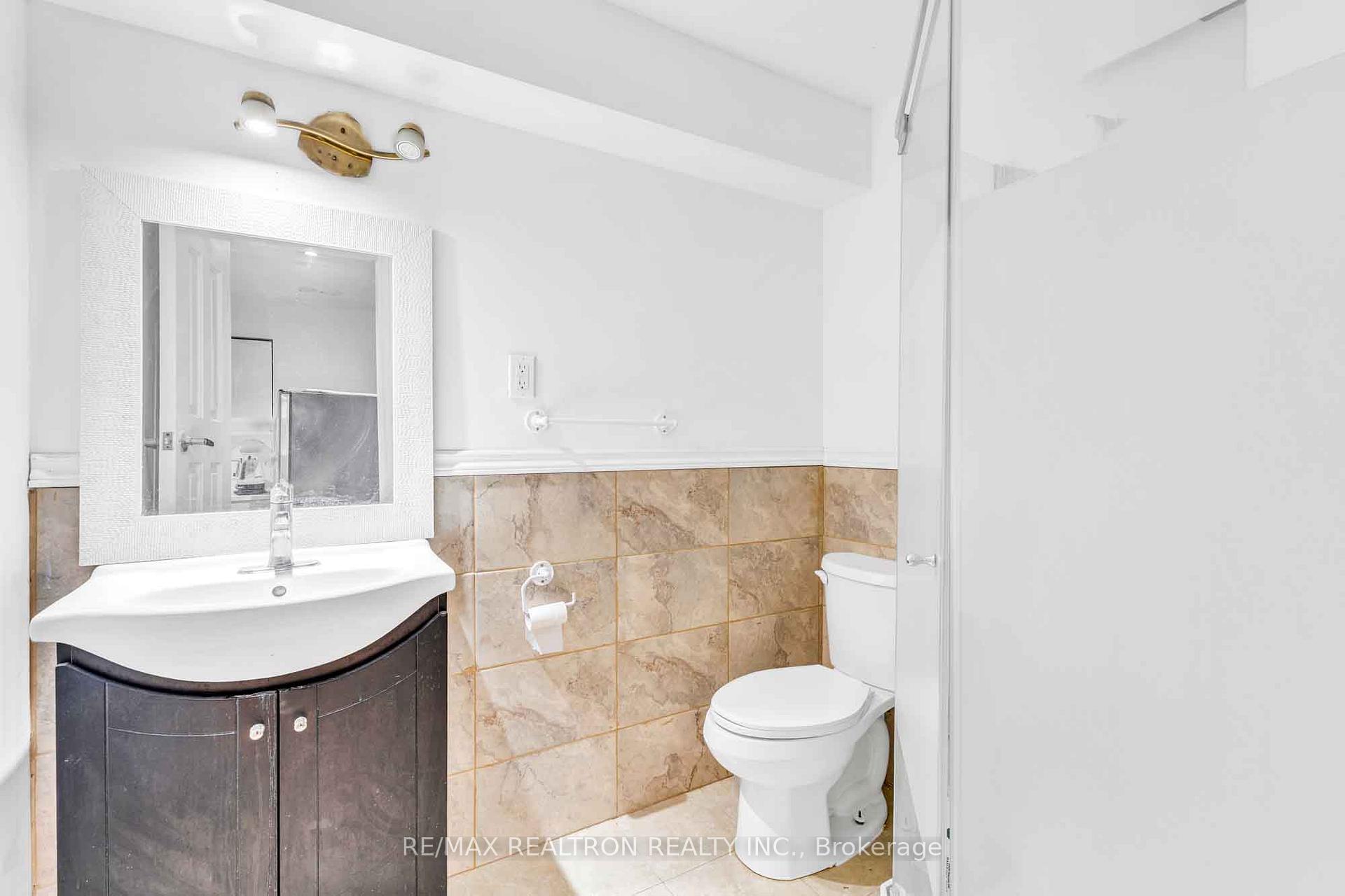 Photo 25 of 111 Devins Drive, Aurora, Aurora Heights — HOMEH
