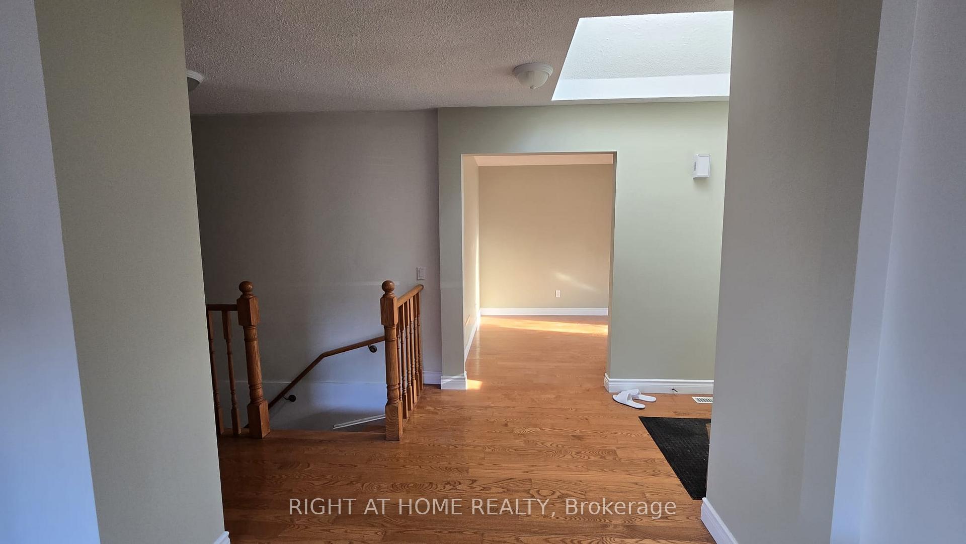 Photo 5 of Unit upper level, 58 Irwin Drive, Barrie, Northwest — HOMEH
