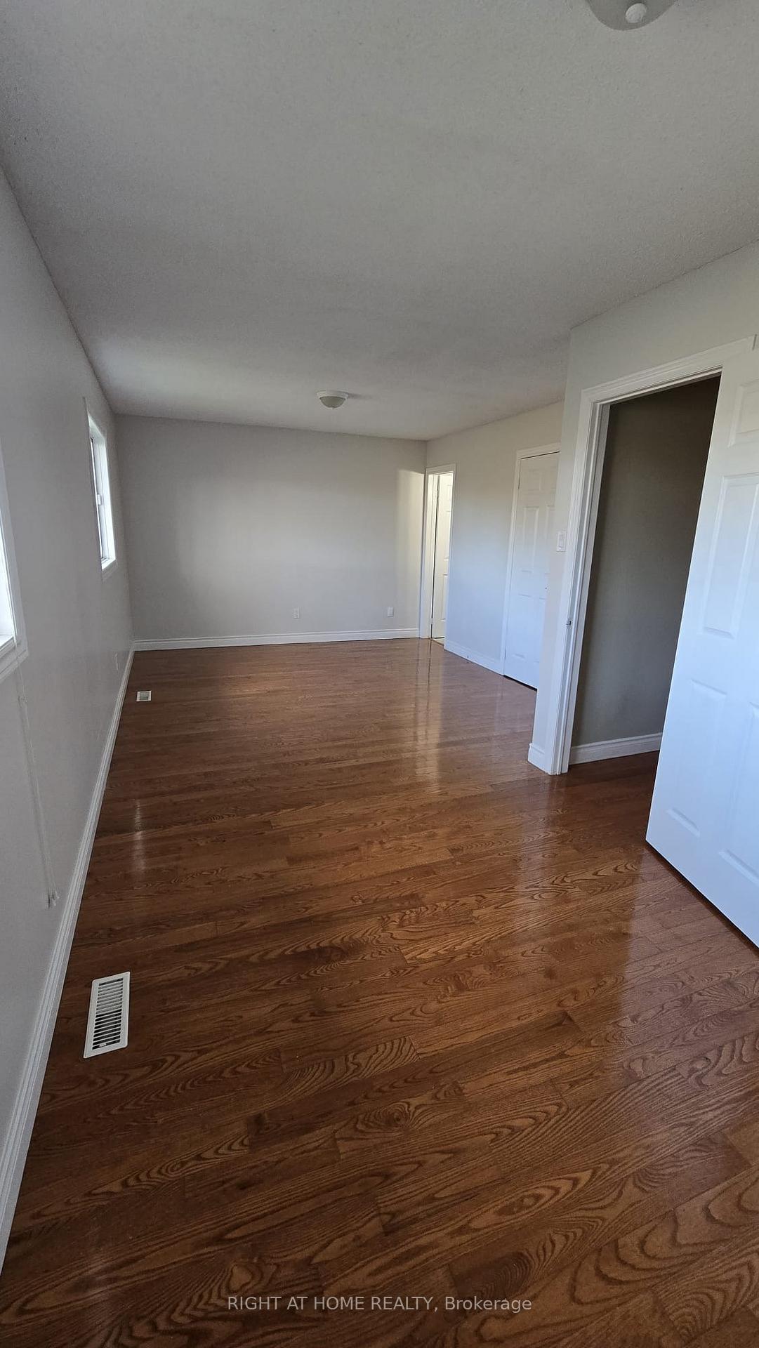 Photo 4 of Unit upper level, 58 Irwin Drive, Barrie, Northwest — HOMEH