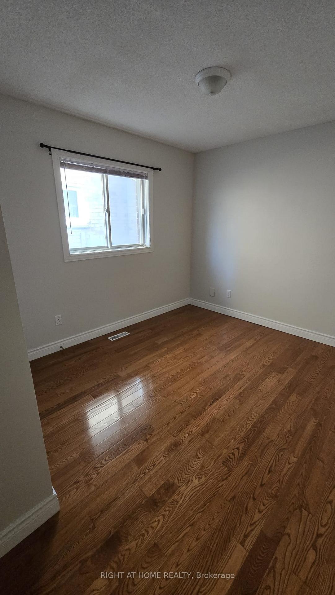 Photo 9 of Unit upper level, 58 Irwin Drive, Barrie, Northwest — HOMEH