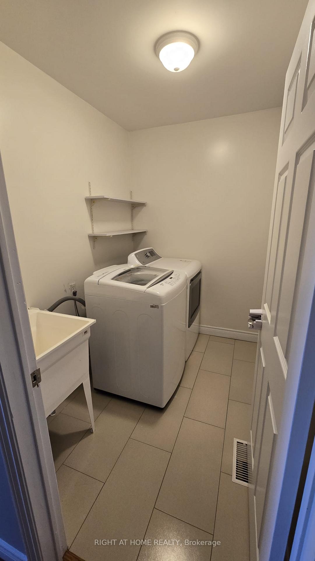 Photo 17 of Unit upper level, 58 Irwin Drive, Barrie, Northwest — HOMEH