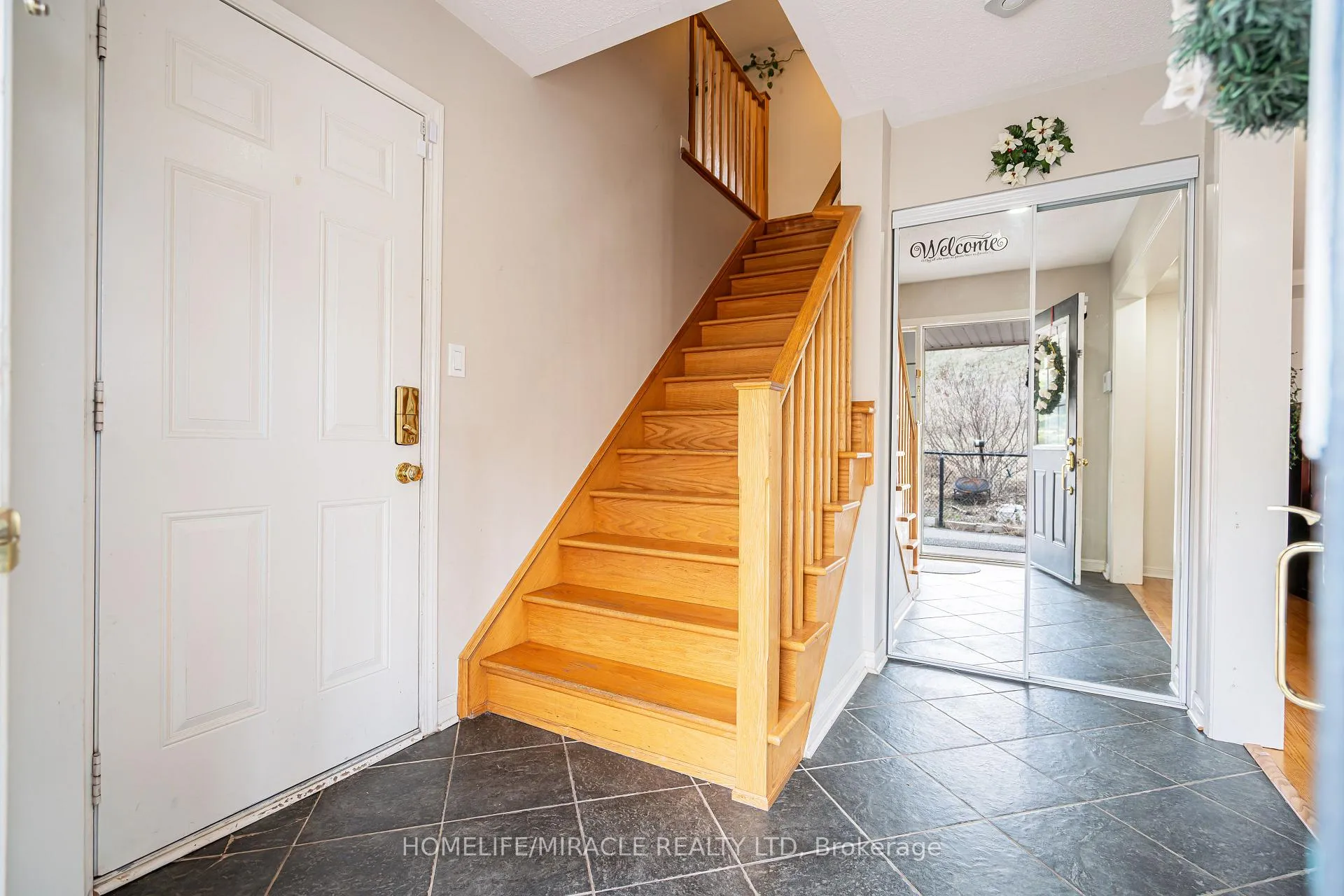 Photo 15 of 102 Decker Hollow Circle, Brampton, Credit Valley — HOMEH