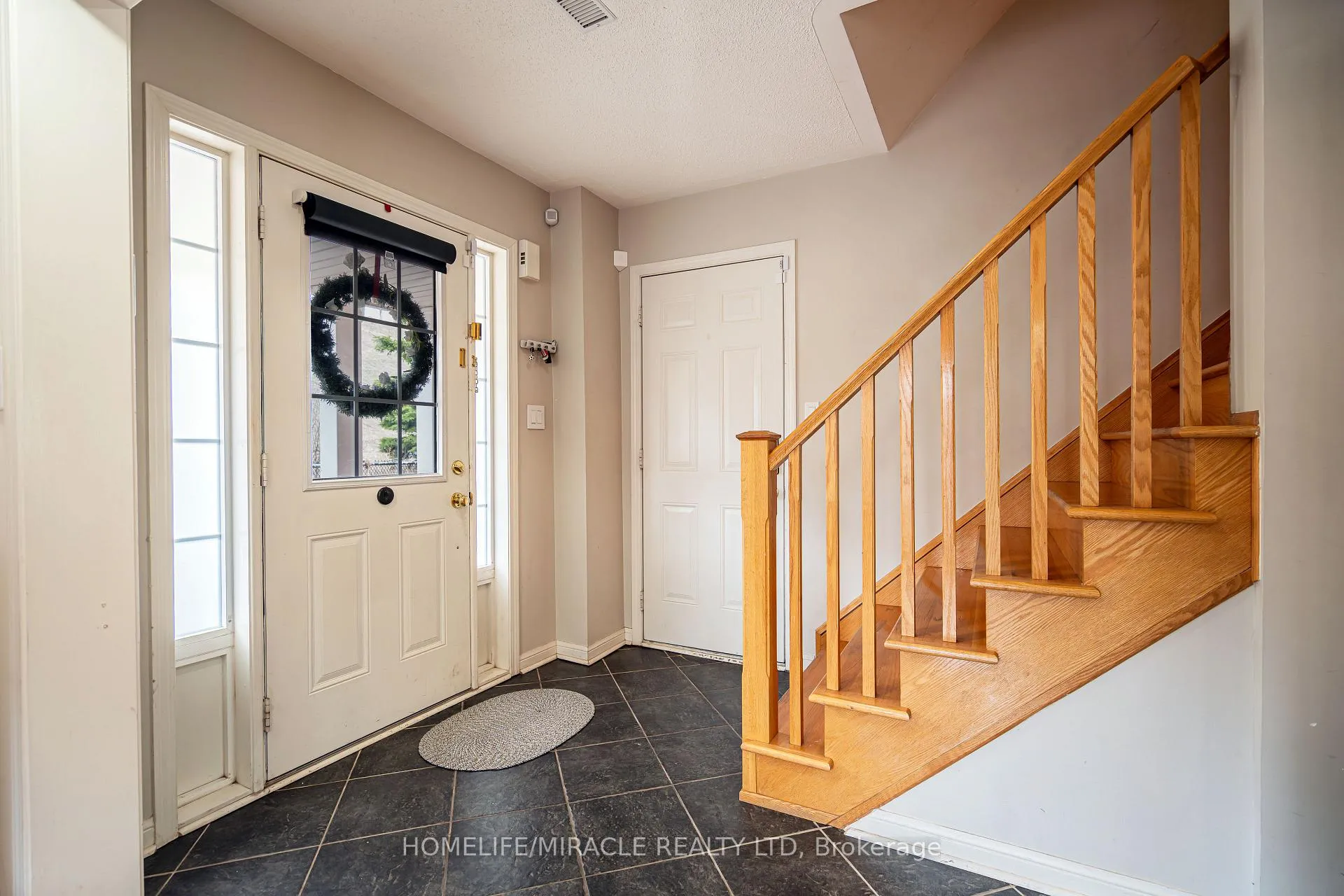 Photo 16 of 102 Decker Hollow Circle, Brampton, Credit Valley — HOMEH