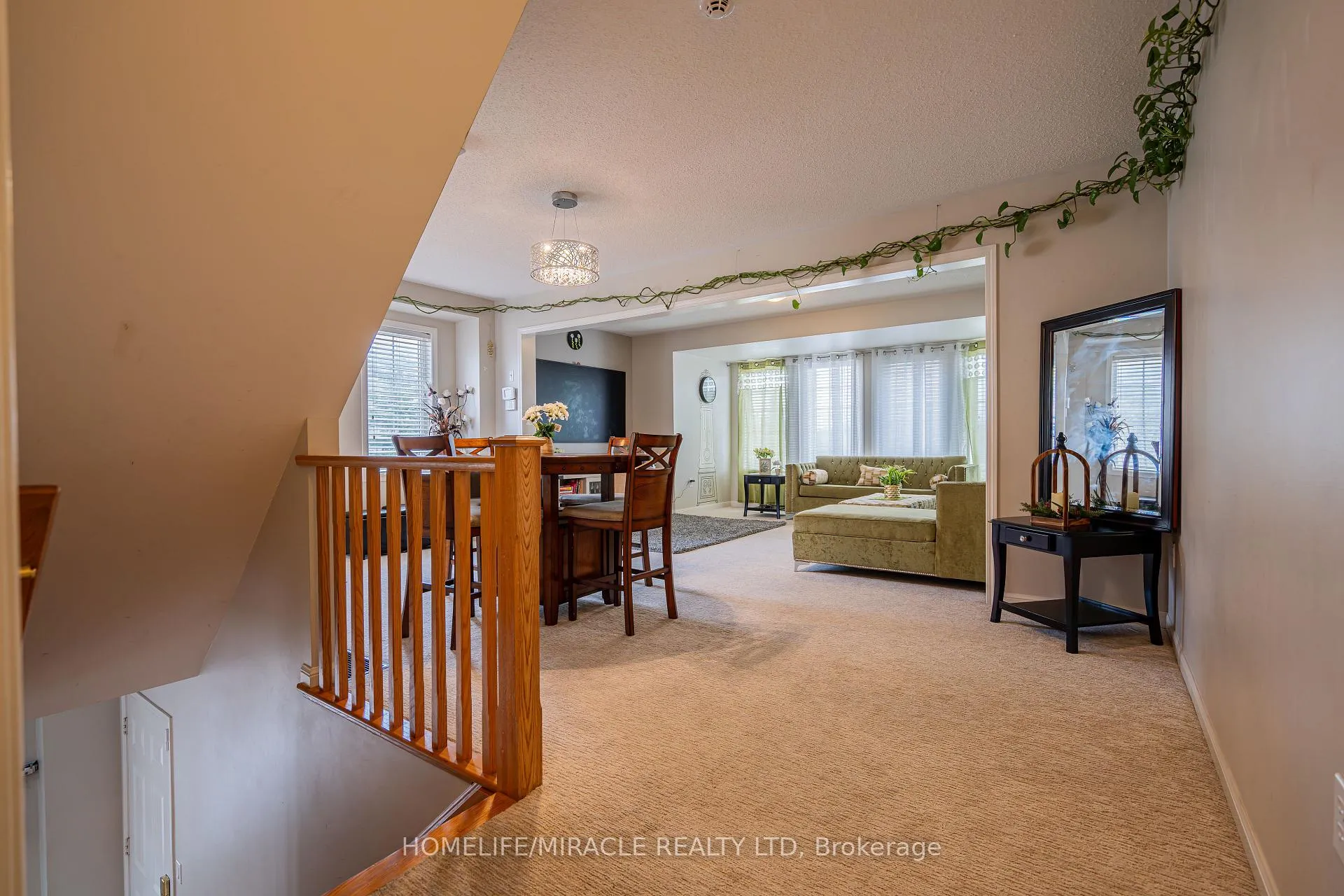 Photo 19 of 102 Decker Hollow Circle, Brampton, Credit Valley — HOMEH