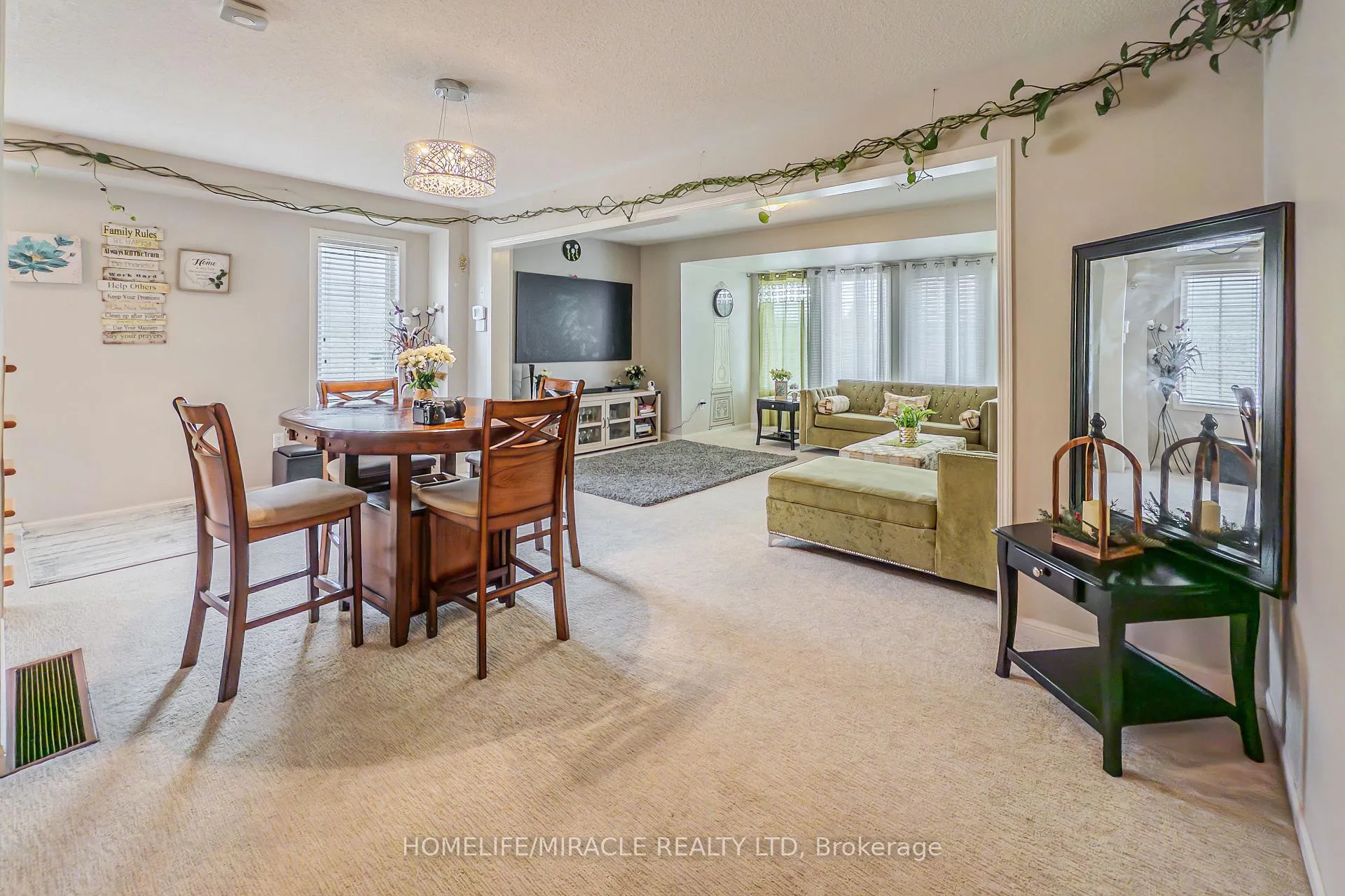 Photo 20 of 102 Decker Hollow Circle, Brampton, Credit Valley — HOMEH