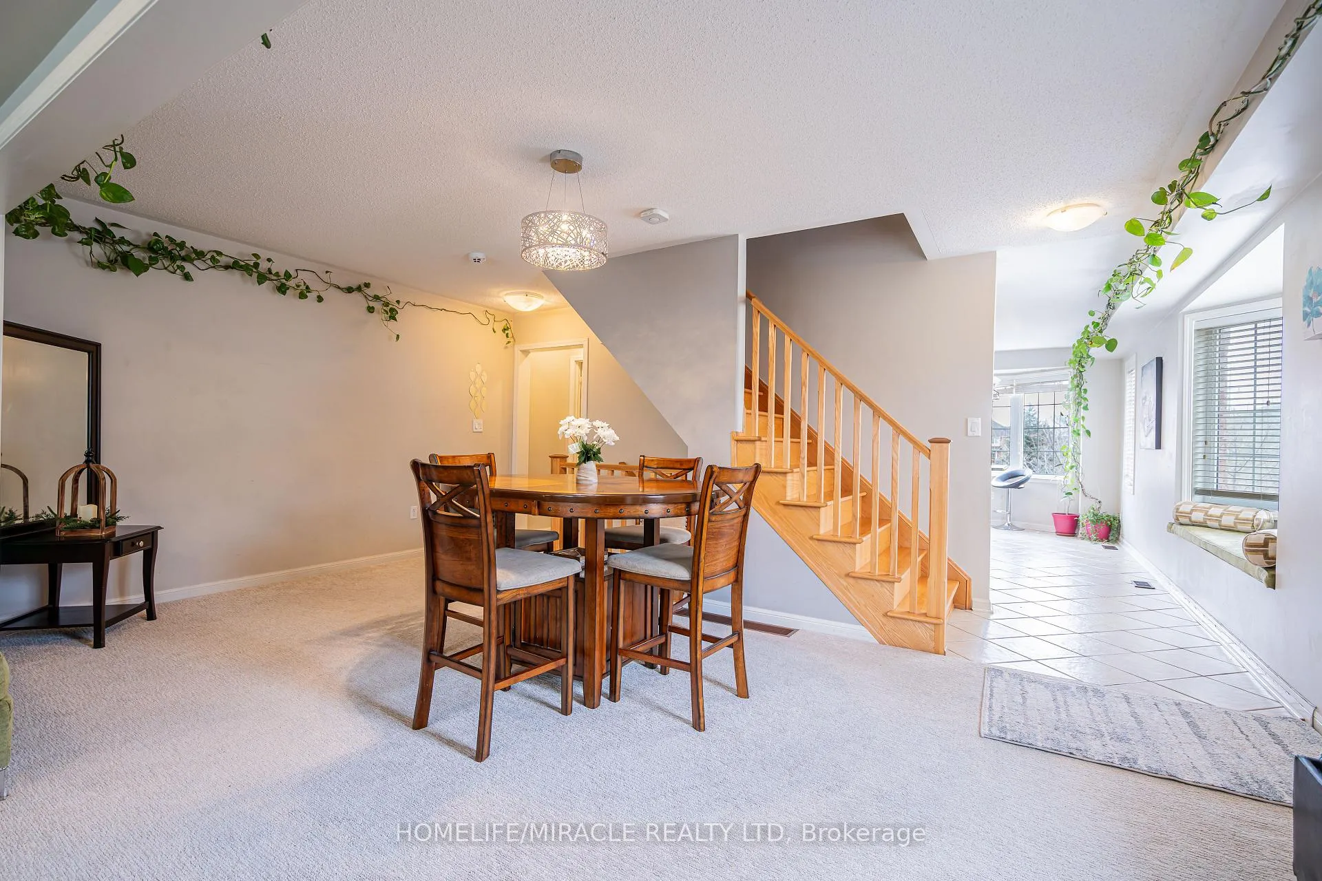 Photo 22 of 102 Decker Hollow Circle, Brampton, Credit Valley — HOMEH