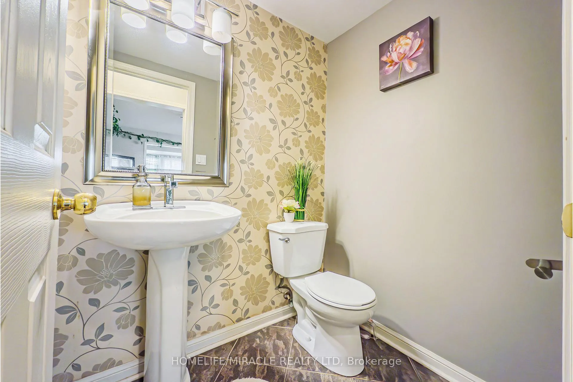 Photo 28 of 102 Decker Hollow Circle, Brampton, Credit Valley — HOMEH
