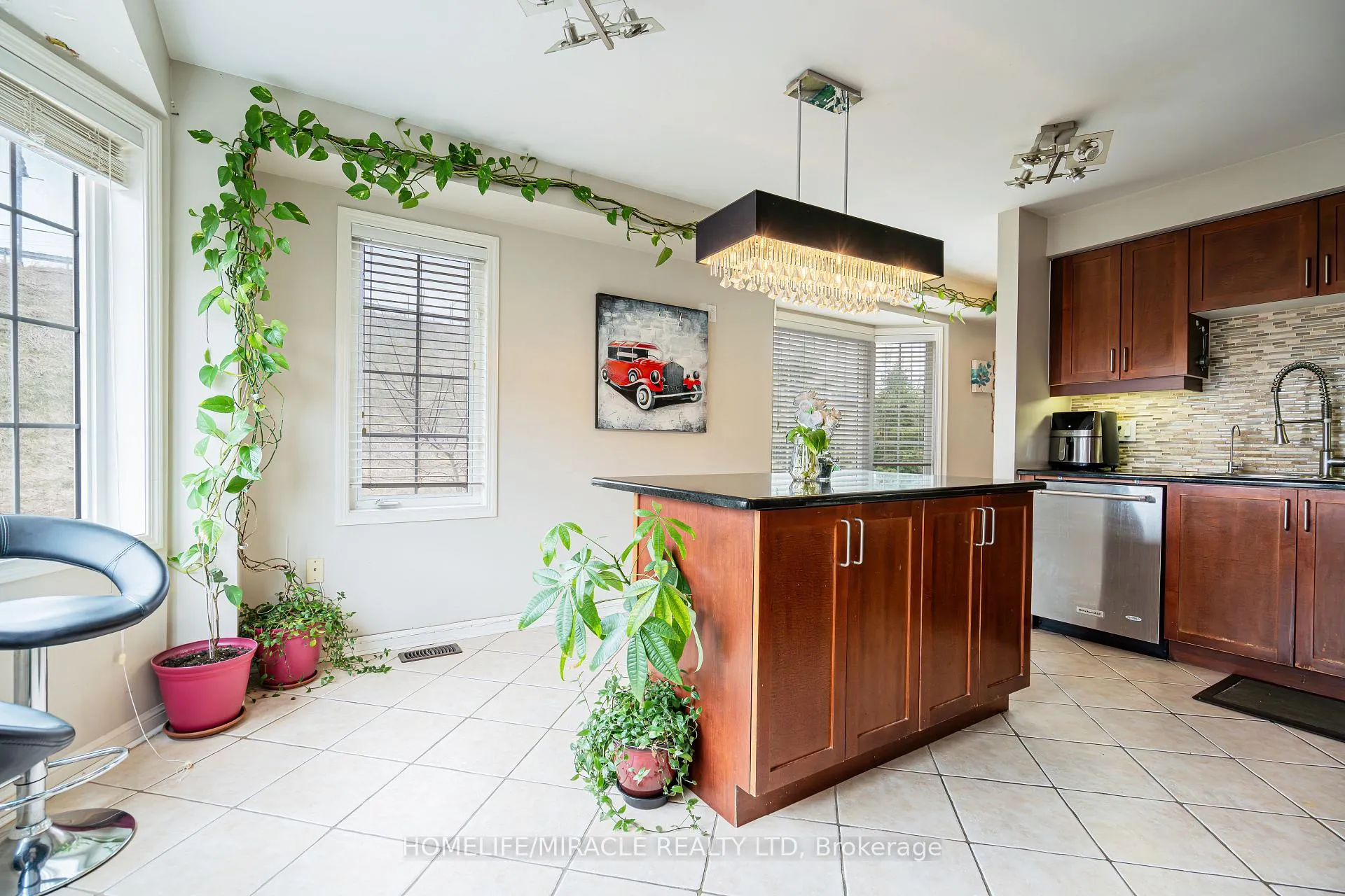 Photo 31 of 102 Decker Hollow Circle, Brampton, Credit Valley — HOMEH