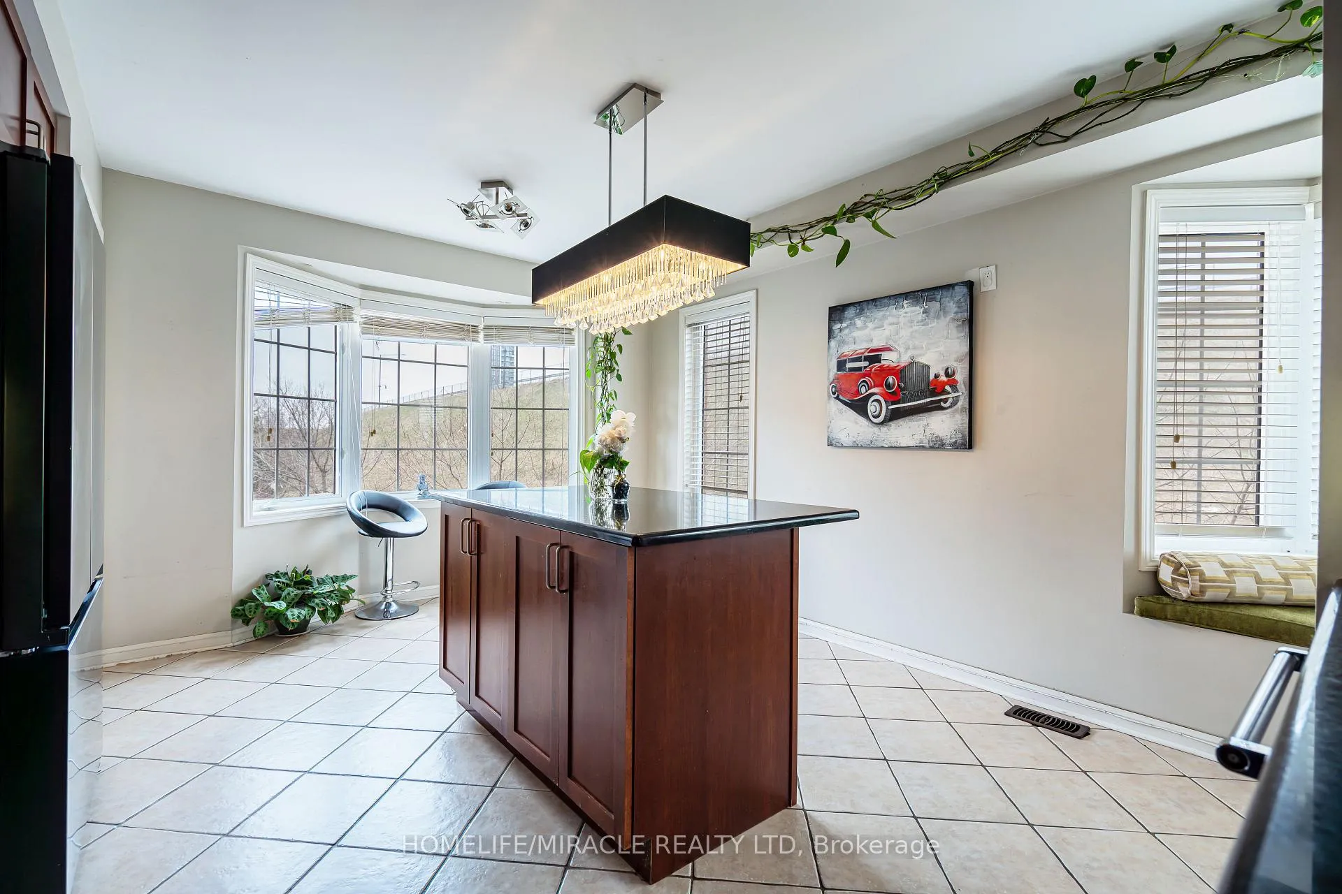 Photo 32 of 102 Decker Hollow Circle, Brampton, Credit Valley — HOMEH