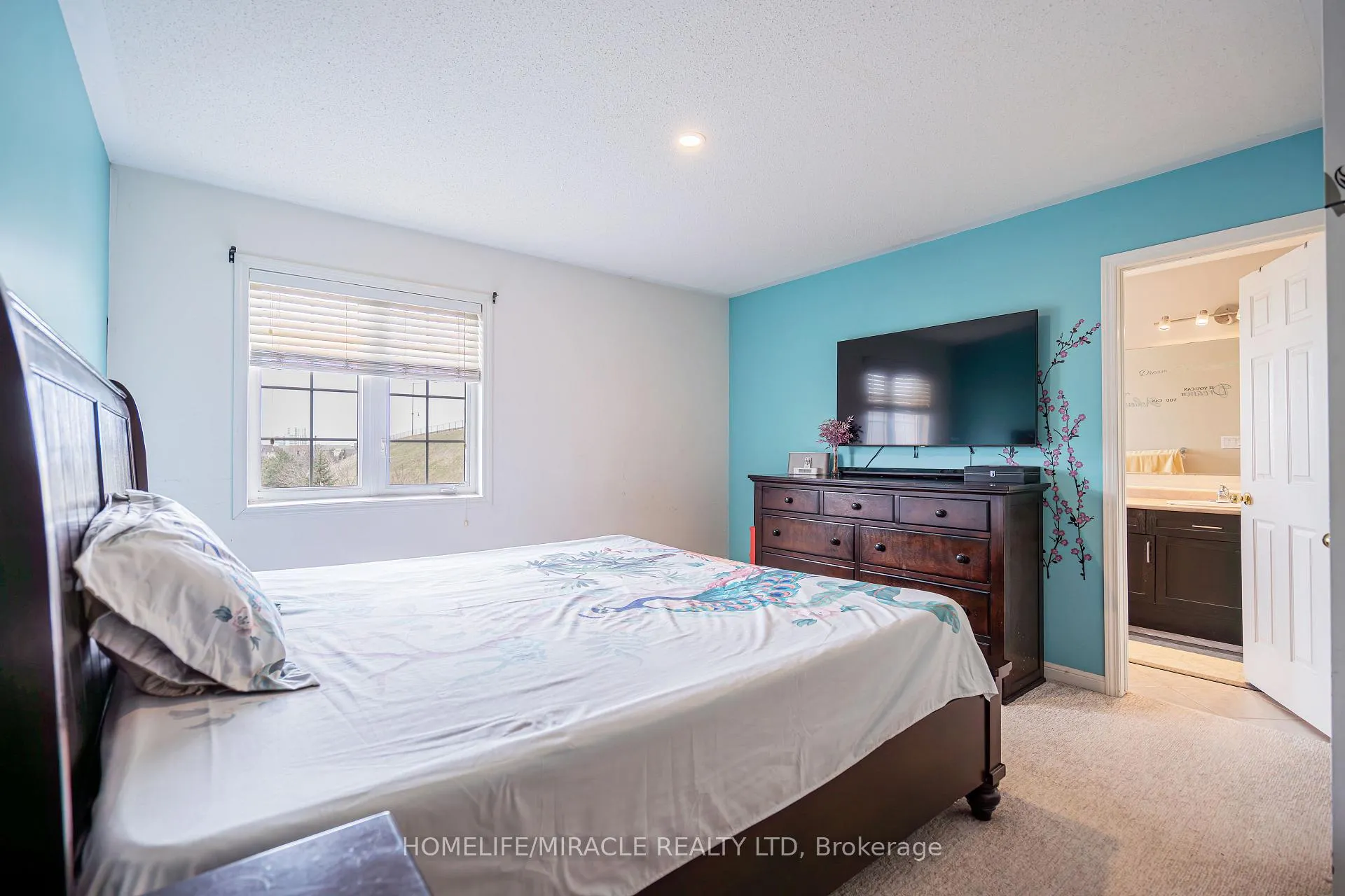Photo 37 of 102 Decker Hollow Circle, Brampton, Credit Valley — HOMEH