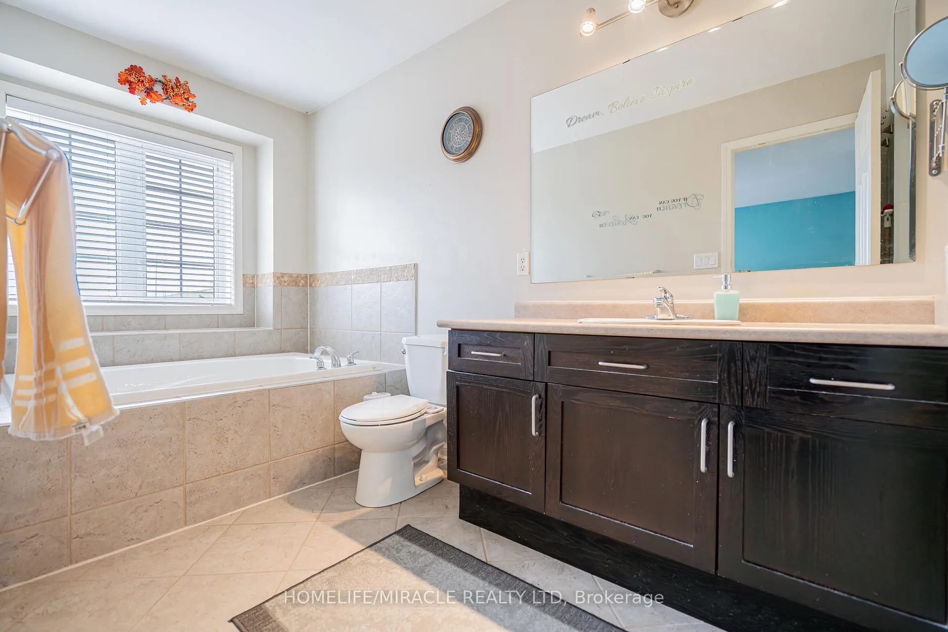 Photo 39 of 102 Decker Hollow Circle, Brampton, Credit Valley — HOMEH