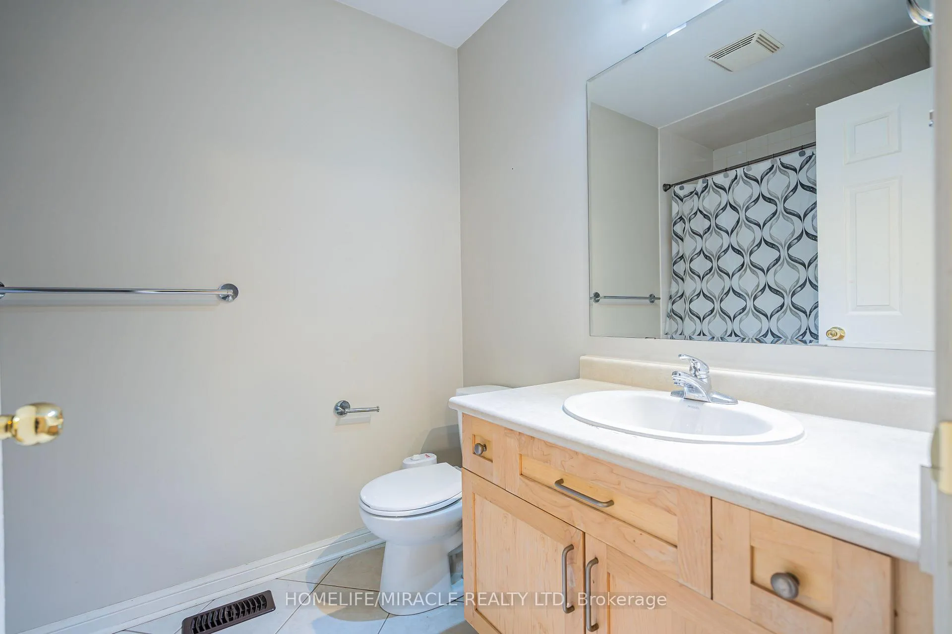 Photo 47 of 102 Decker Hollow Circle, Brampton, Credit Valley — HOMEH