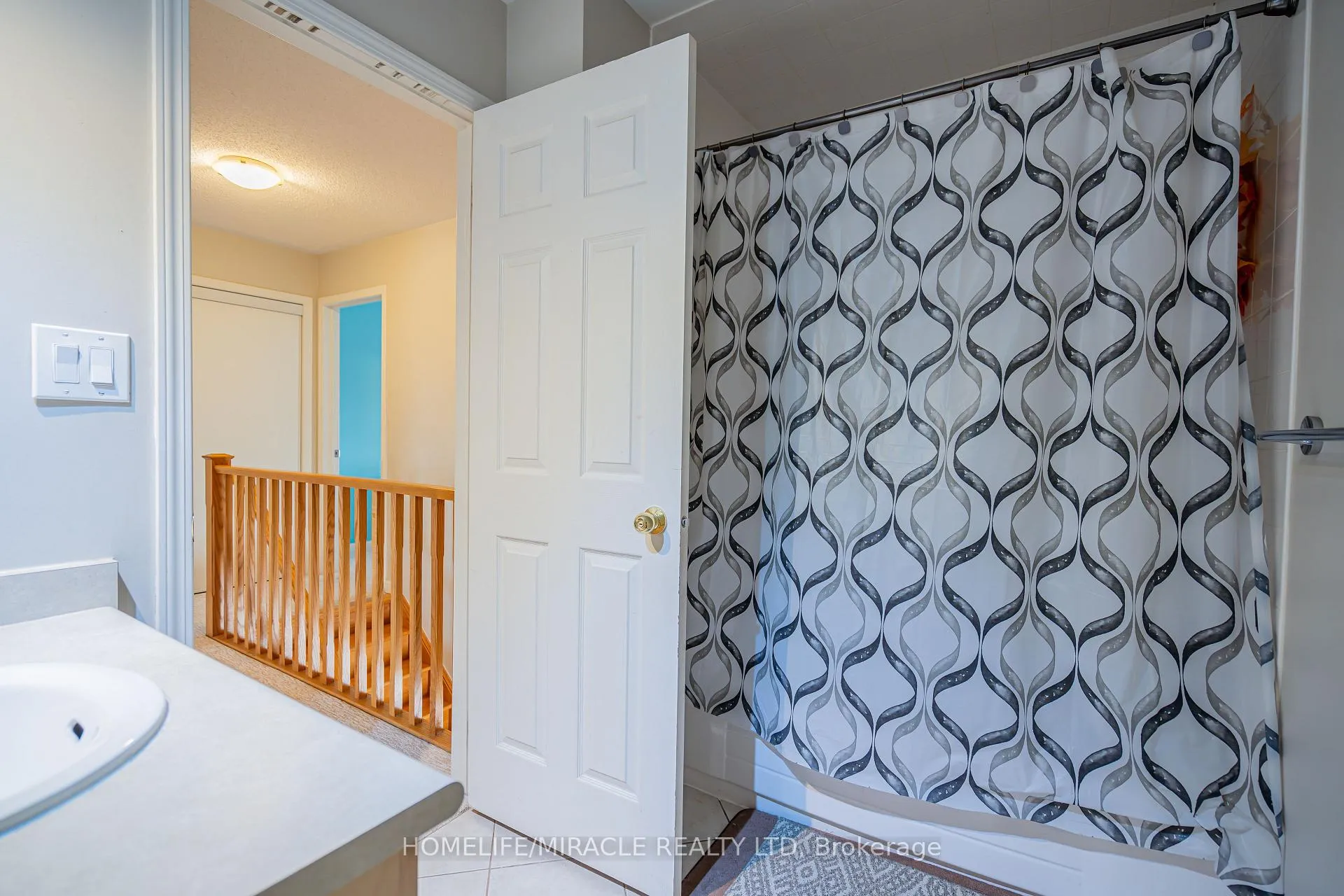 Photo 48 of 102 Decker Hollow Circle, Brampton, Credit Valley — HOMEH